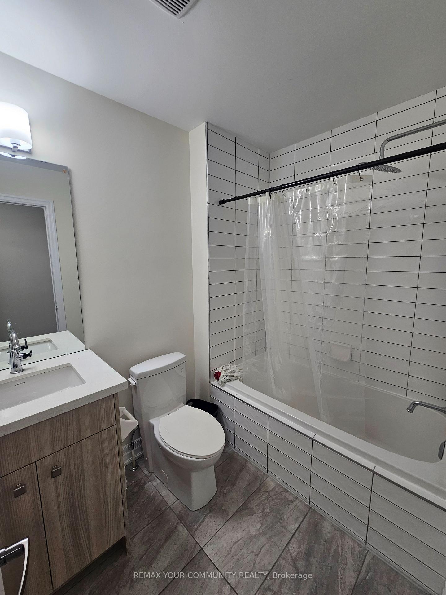 Photo 17 of 29 Amherst Circle, Vaughan, Maple — HOMEH