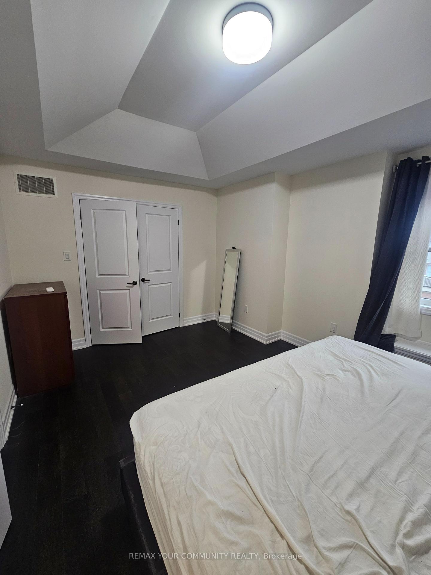 Photo 21 of 29 Amherst Circle, Vaughan, Maple — HOMEH