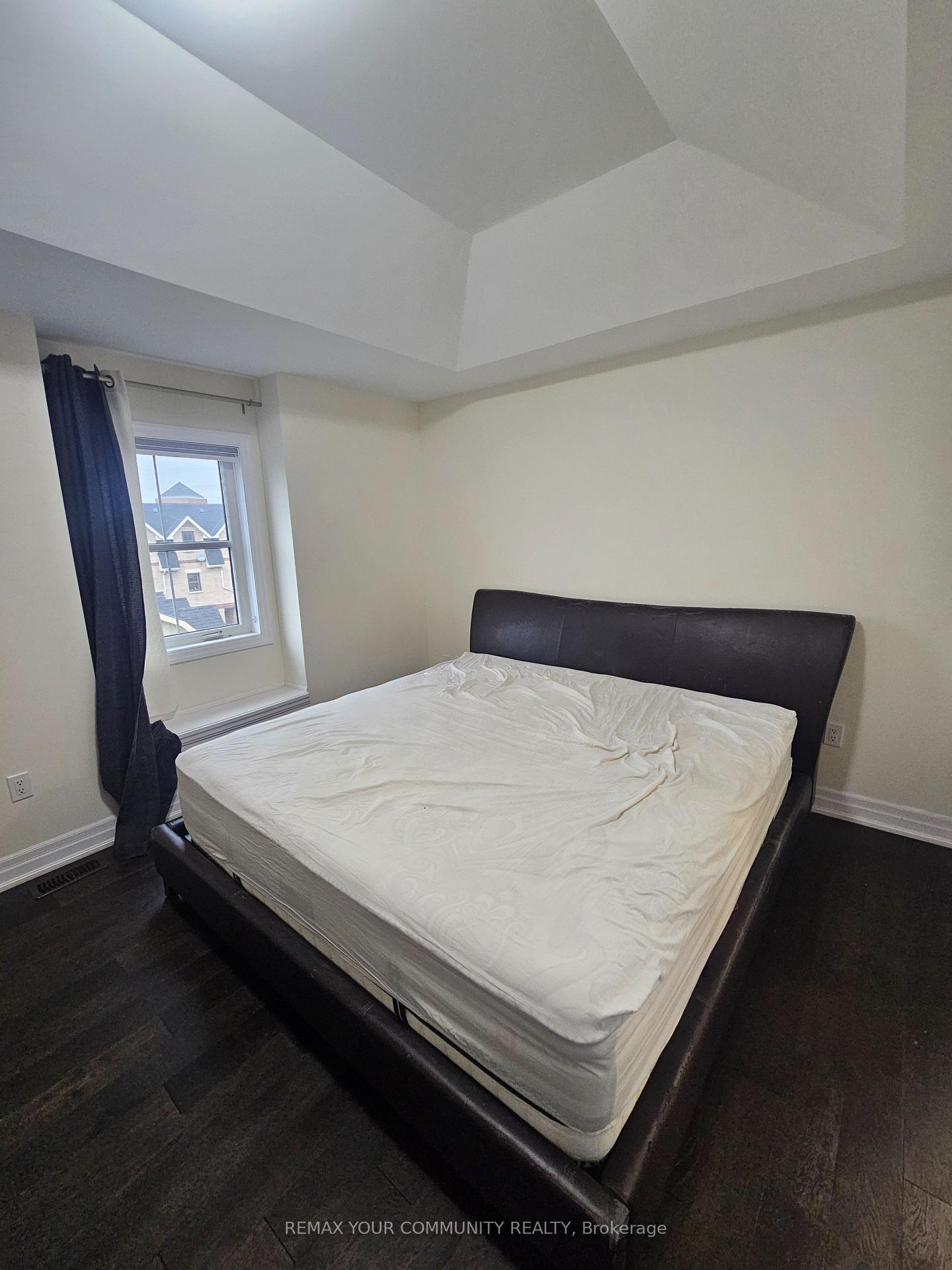 Photo 22 of 29 Amherst Circle, Vaughan, Maple — HOMEH