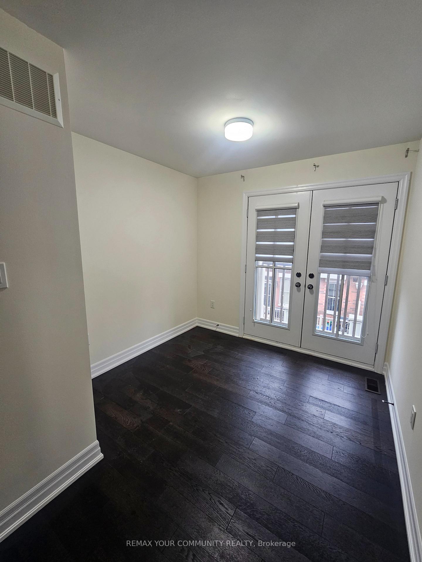 Photo 26 of 29 Amherst Circle, Vaughan, Maple — HOMEH