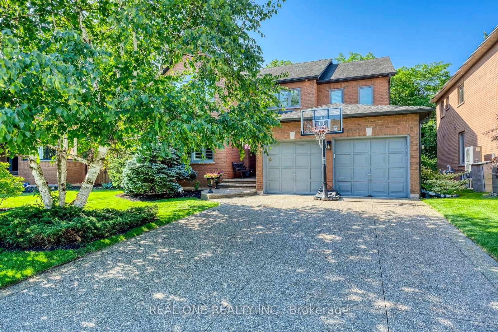 Photo 3 of 395 March Crescent, Oakville, River Oaks — HOMEH