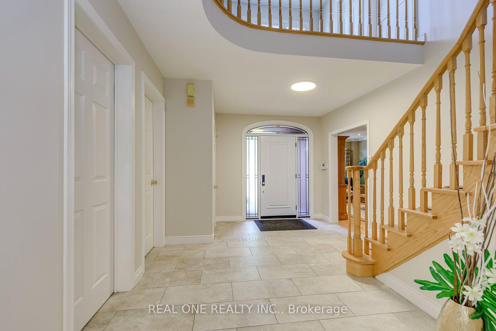 Photo 5 of 395 March Crescent, Oakville, River Oaks — HOMEH
