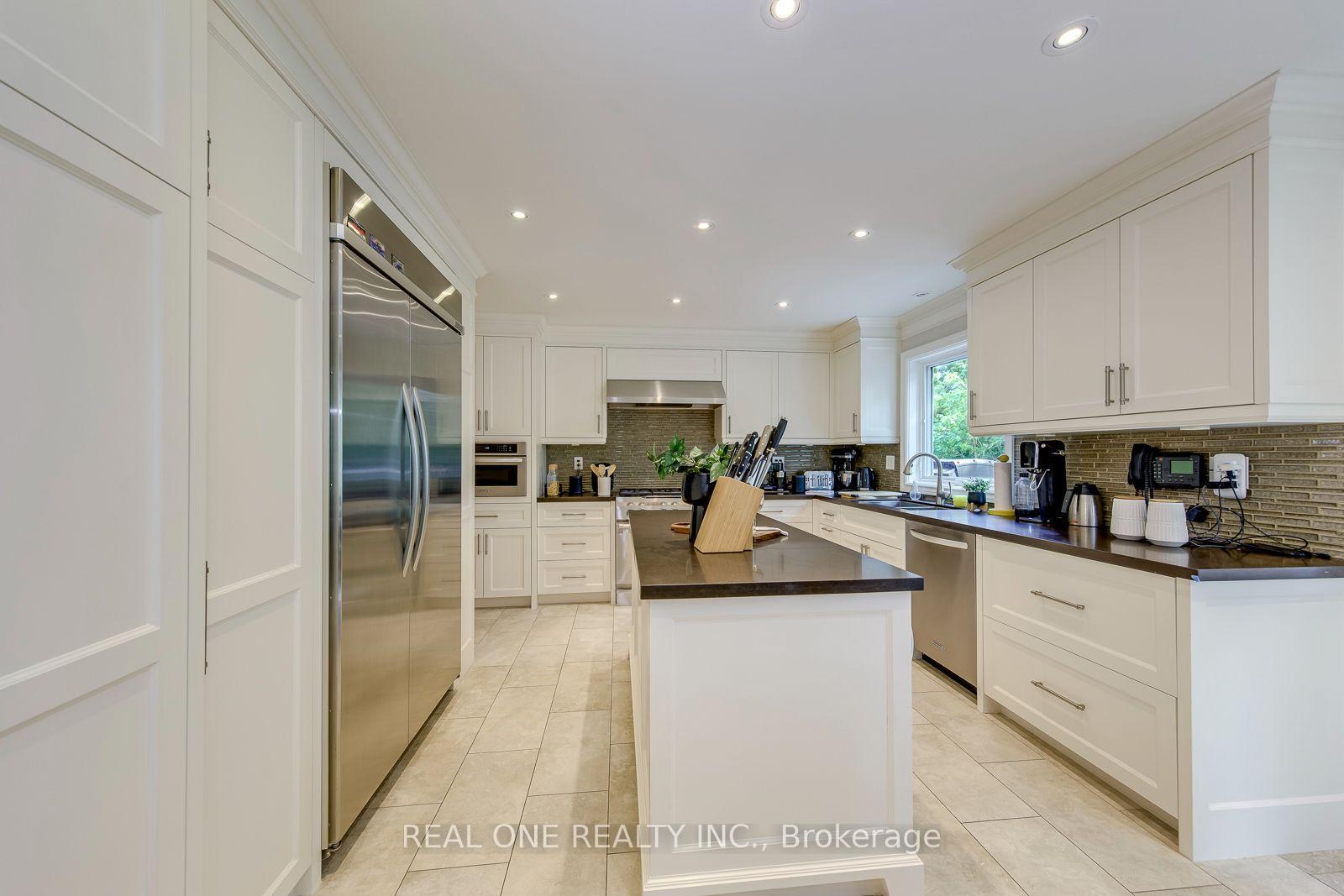 Photo 13 of 395 March Crescent, Oakville, River Oaks — HOMEH