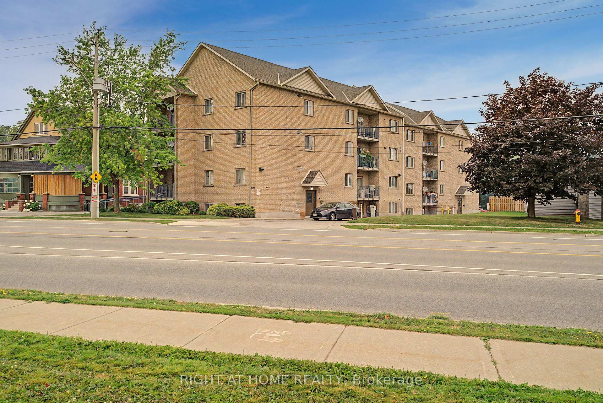 Photo 2 of Unit 403, 1522 King Street E, Kitchener, Eastwood — HOMEH