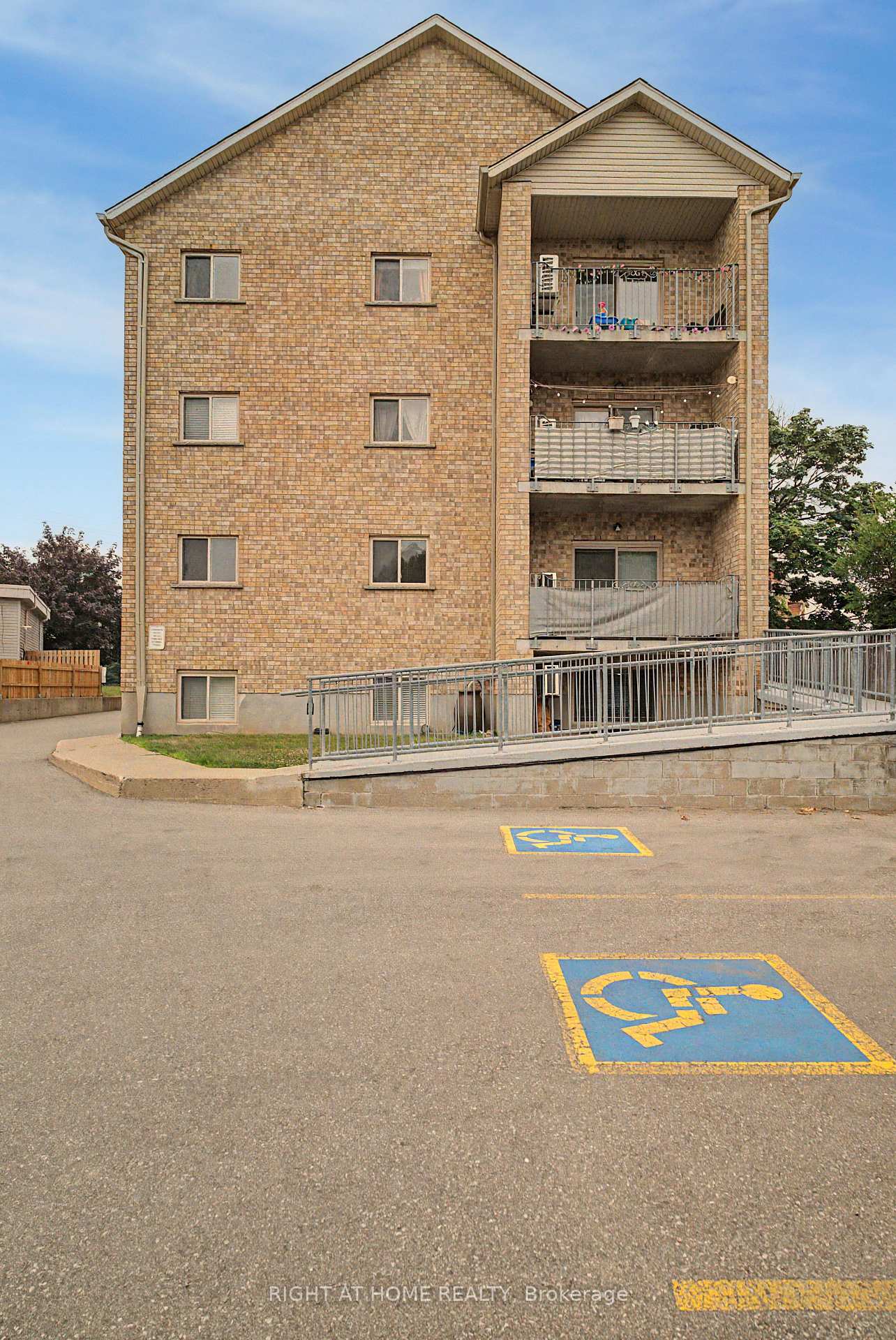 Photo 6 of Unit 403, 1522 King Street E, Kitchener, Eastwood — HOMEH