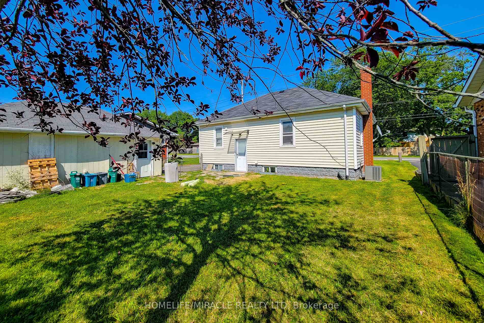 Photo 9 of 87 Rice Road, Welland, N. Welland — HOMEH