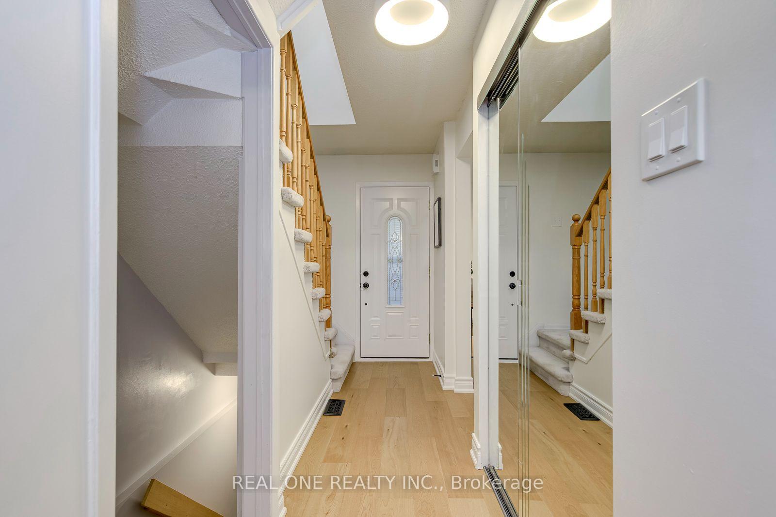 Photo 5 of 741 Queensbridge Drive, Mississauga, Creditview — HOMEH