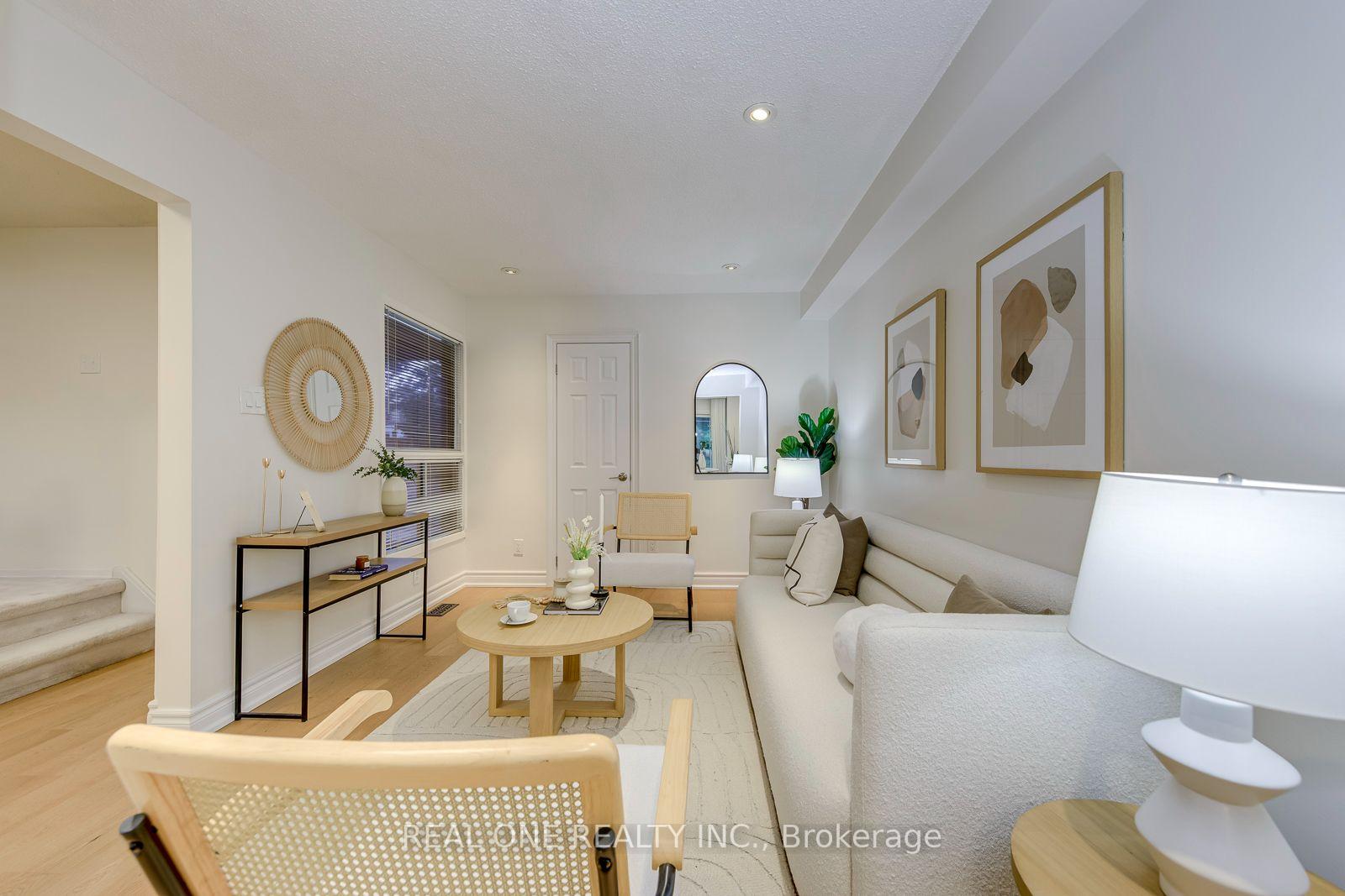 Photo 7 of 741 Queensbridge Drive, Mississauga, Creditview — HOMEH