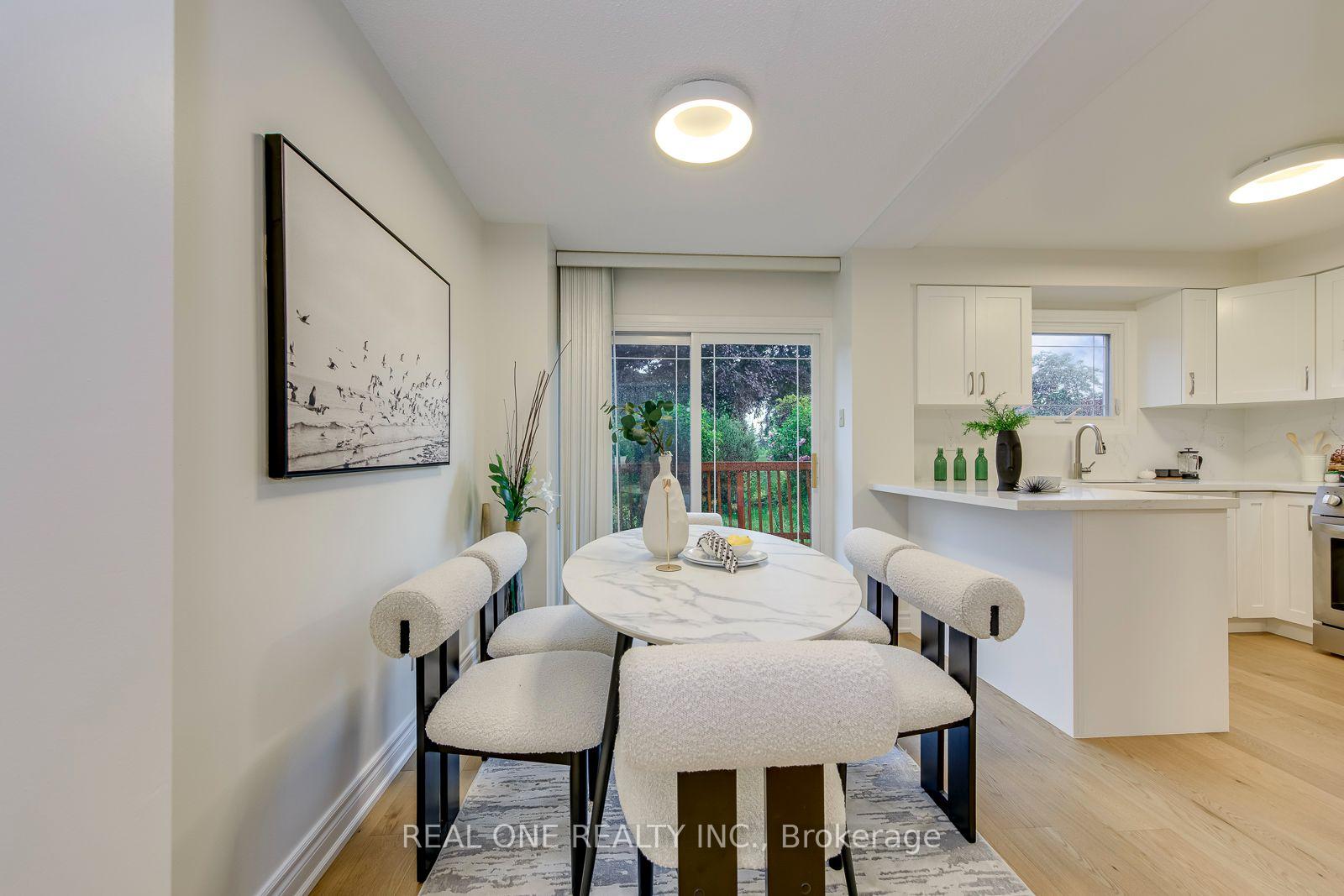 Photo 13 of 741 Queensbridge Drive, Mississauga, Creditview — HOMEH