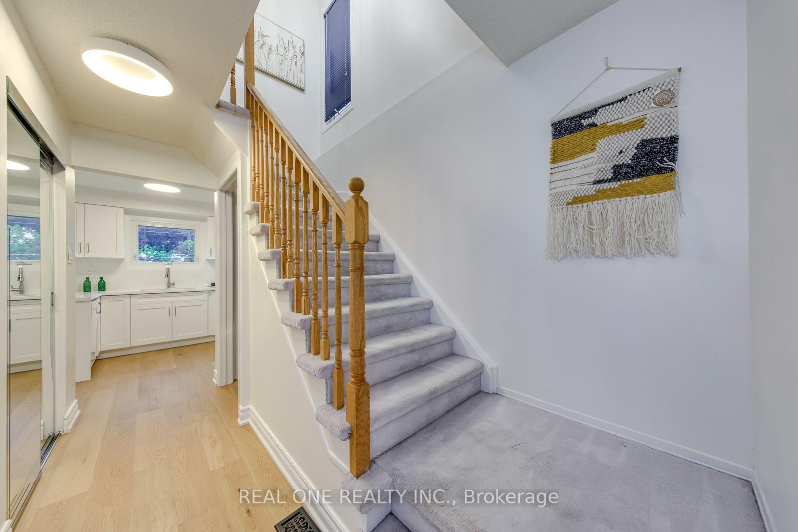 Photo 16 of 741 Queensbridge Drive, Mississauga, Creditview — HOMEH