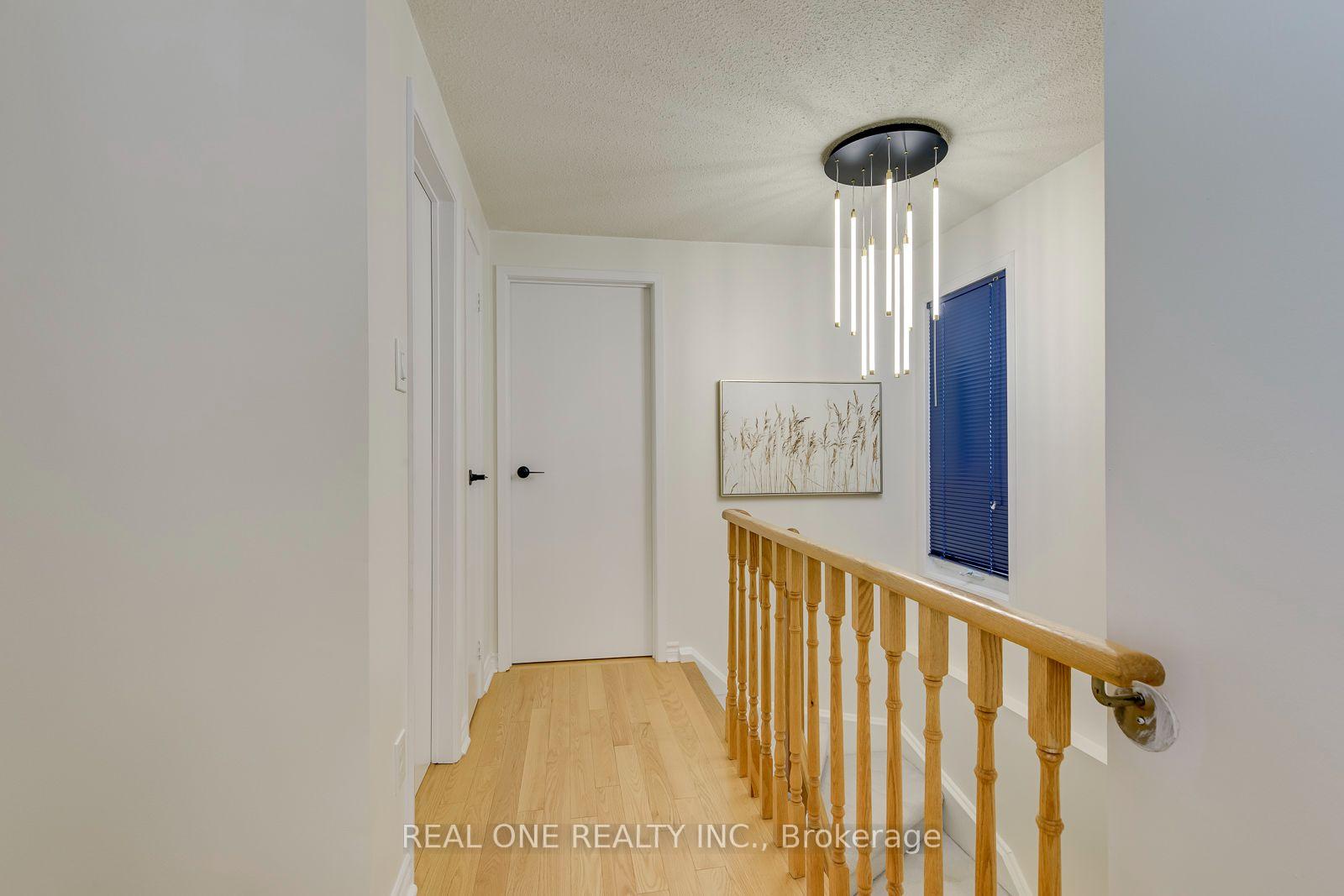 Photo 17 of 741 Queensbridge Drive, Mississauga, Creditview — HOMEH