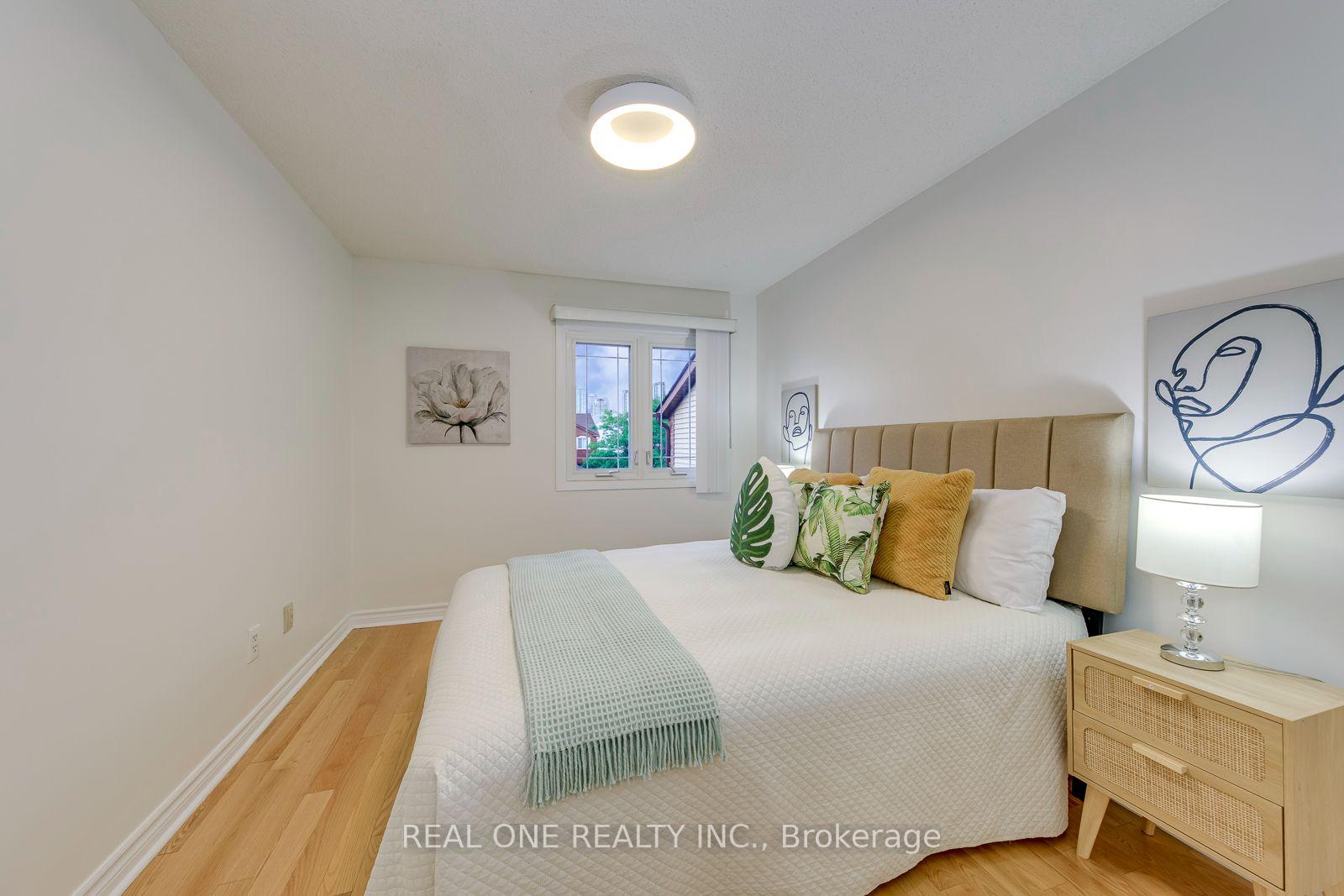 Photo 23 of 741 Queensbridge Drive, Mississauga, Creditview — HOMEH