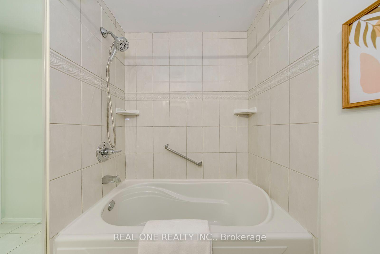 Photo 27 of 741 Queensbridge Drive, Mississauga, Creditview — HOMEH