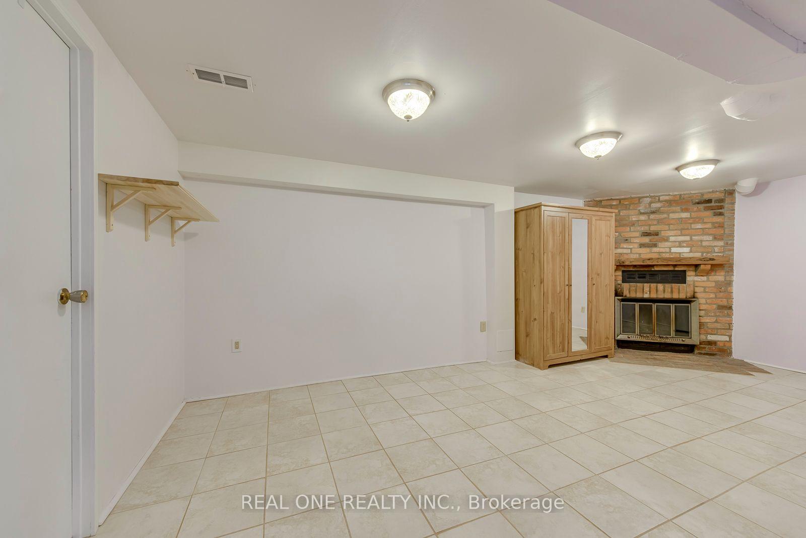 Photo 29 of 741 Queensbridge Drive, Mississauga, Creditview — HOMEH