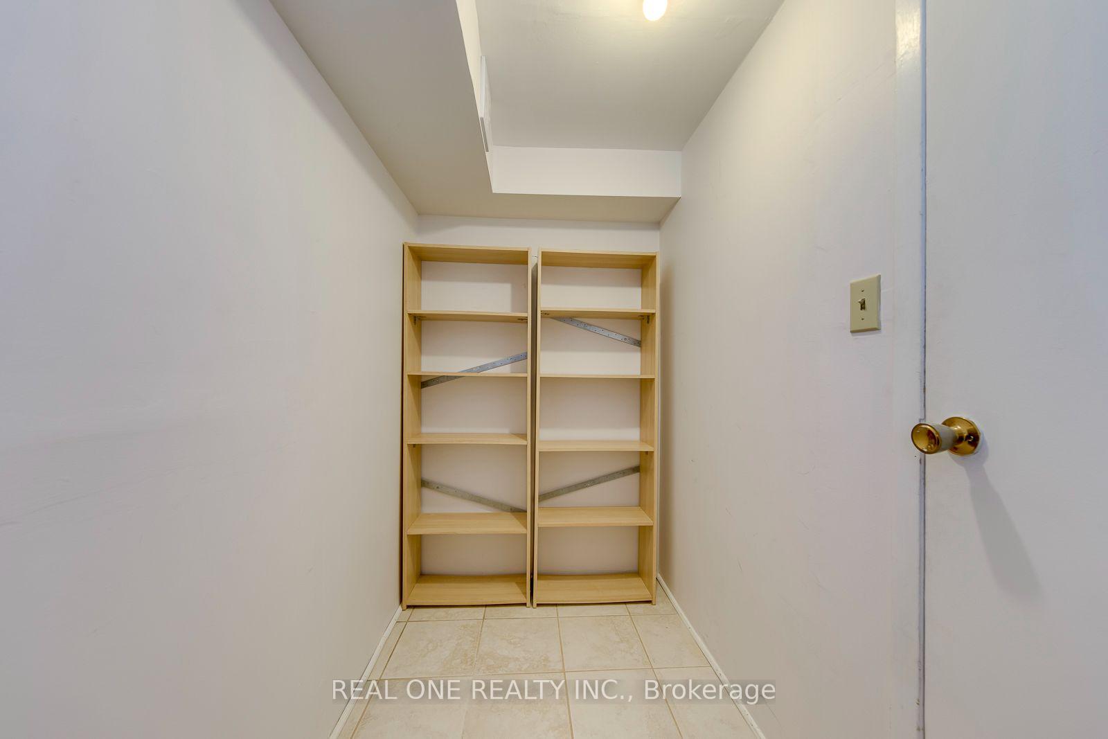 Photo 32 of 741 Queensbridge Drive, Mississauga, Creditview — HOMEH