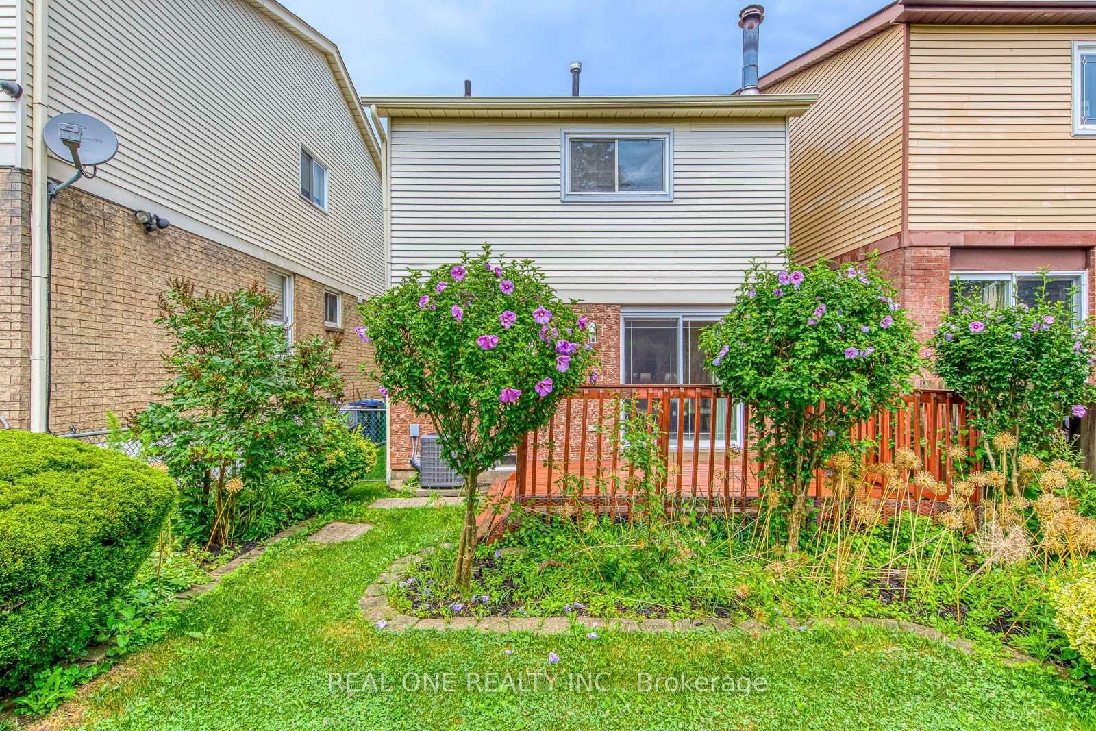 Photo 37 of 741 Queensbridge Drive, Mississauga, Creditview — HOMEH