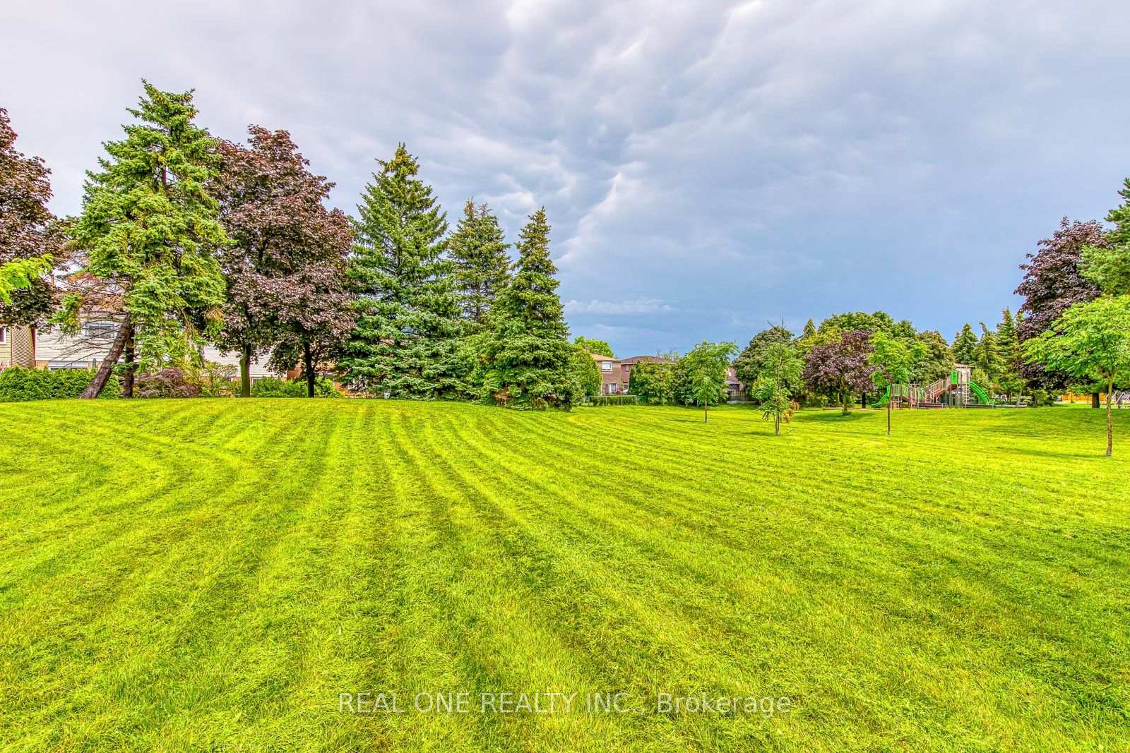 Photo 39 of 741 Queensbridge Drive, Mississauga, Creditview — HOMEH