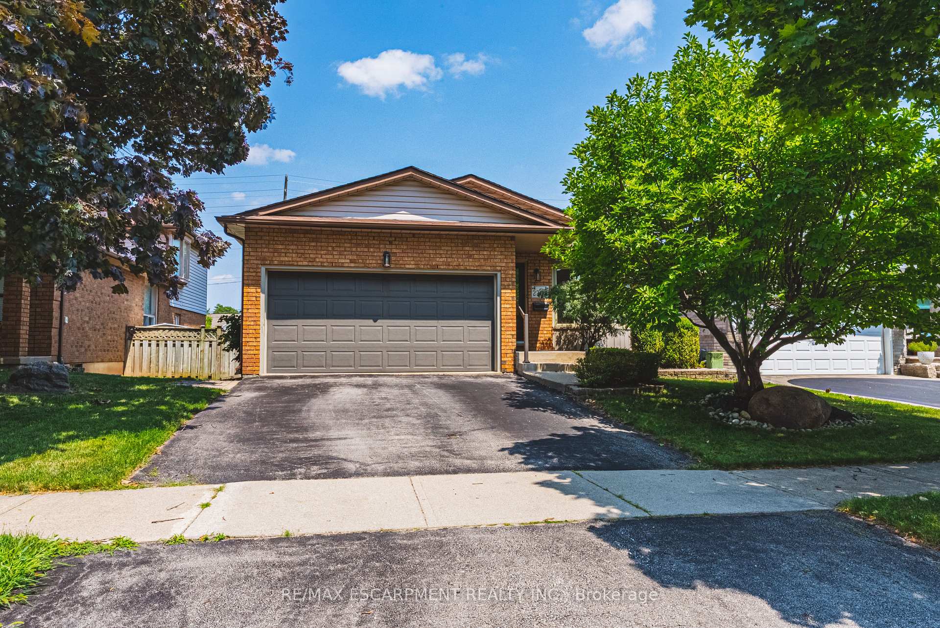 Photo 1 of 2206 Donald Road, Burlington, Headon — HOMEH
