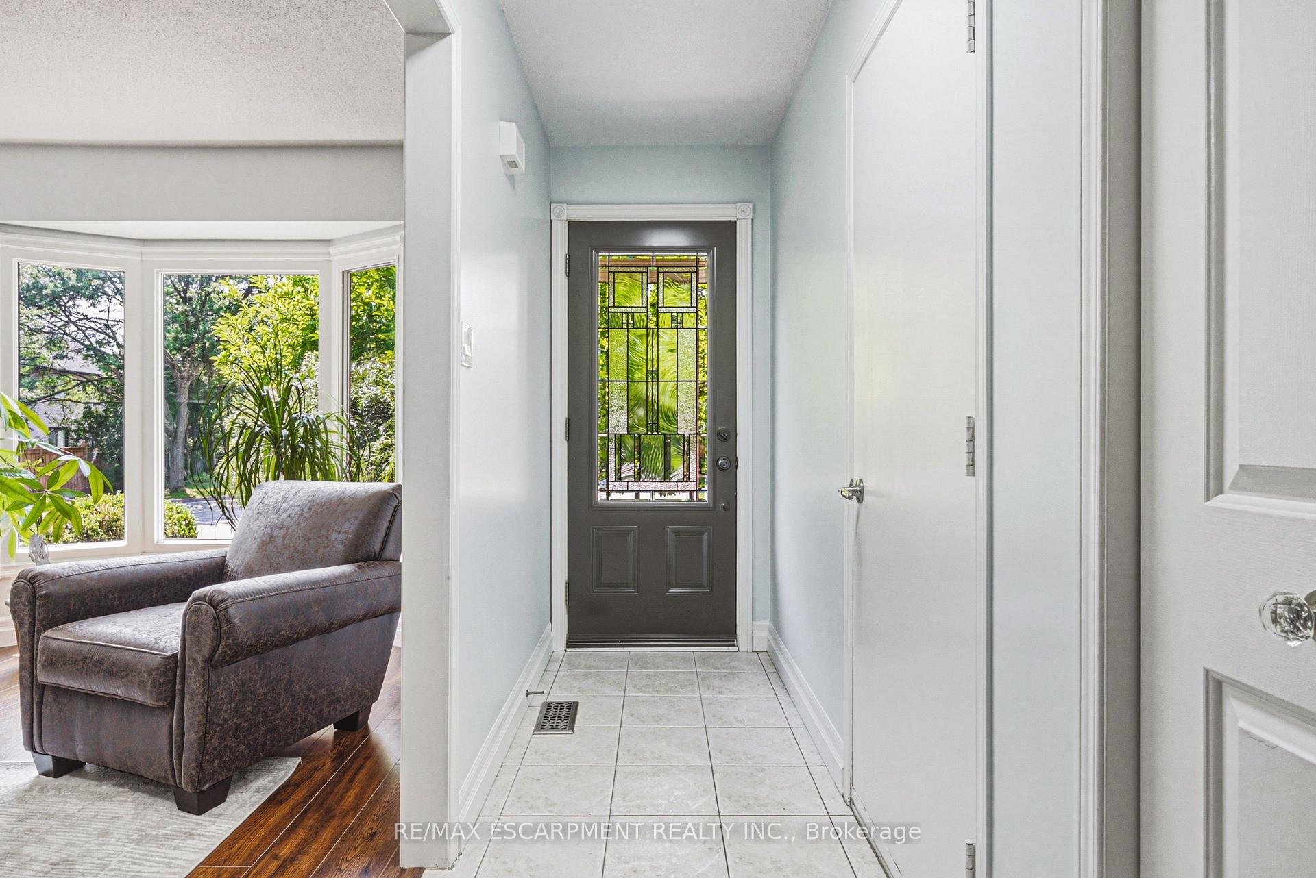 Photo 5 of 2206 Donald Road, Burlington, Headon — HOMEH