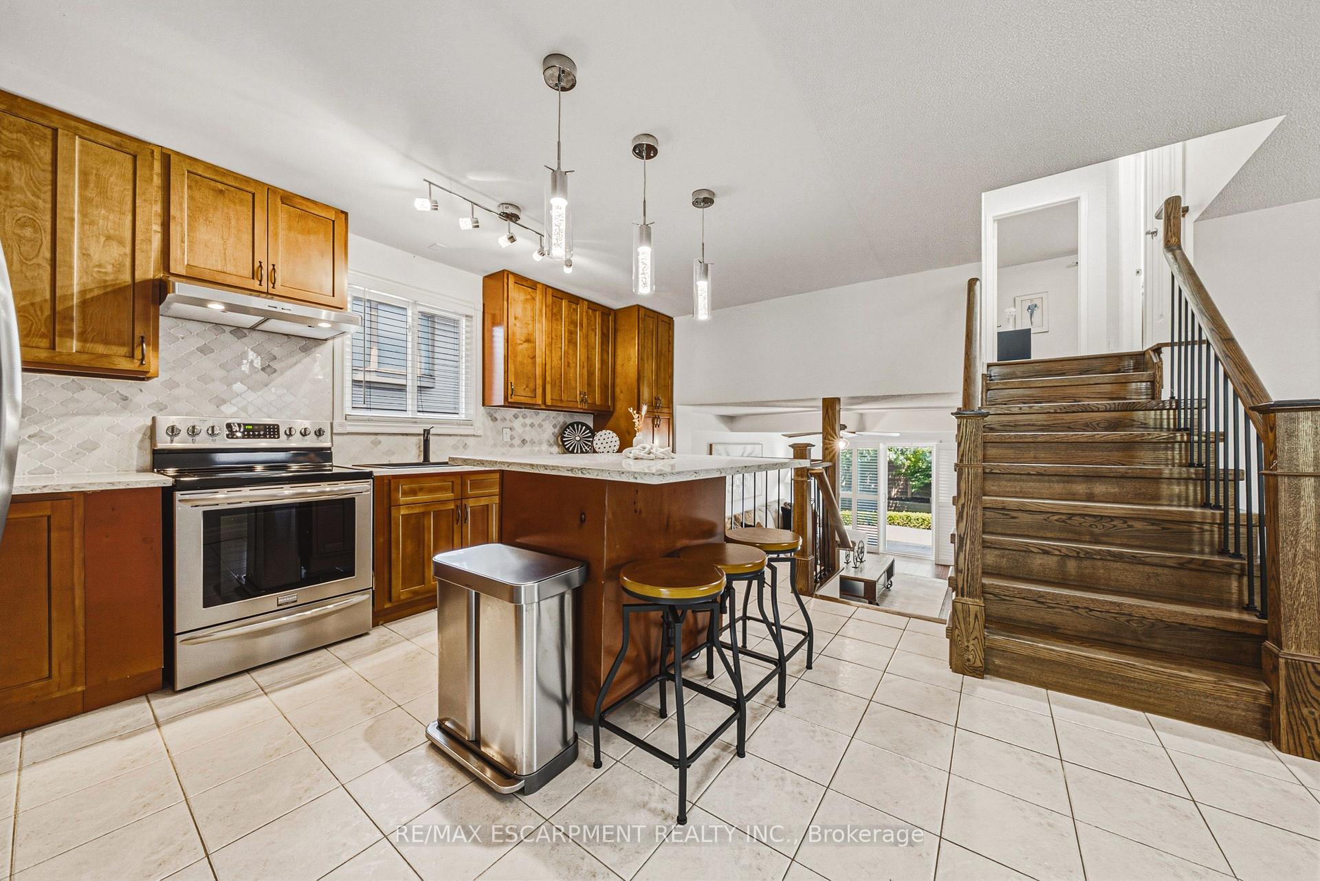 Photo 13 of 2206 Donald Road, Burlington, Headon — HOMEH