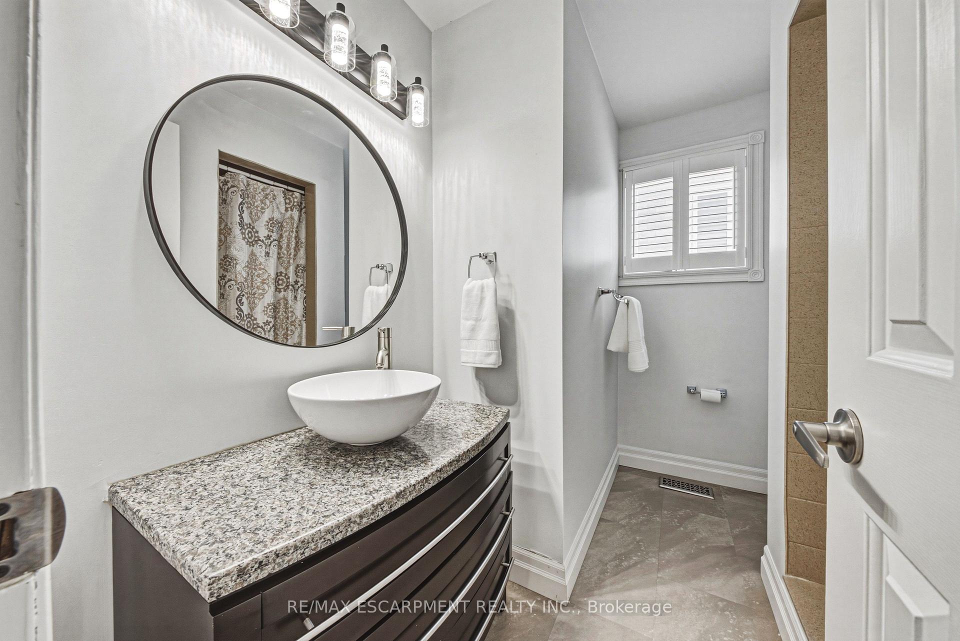 Photo 23 of 2206 Donald Road, Burlington, Headon — HOMEH