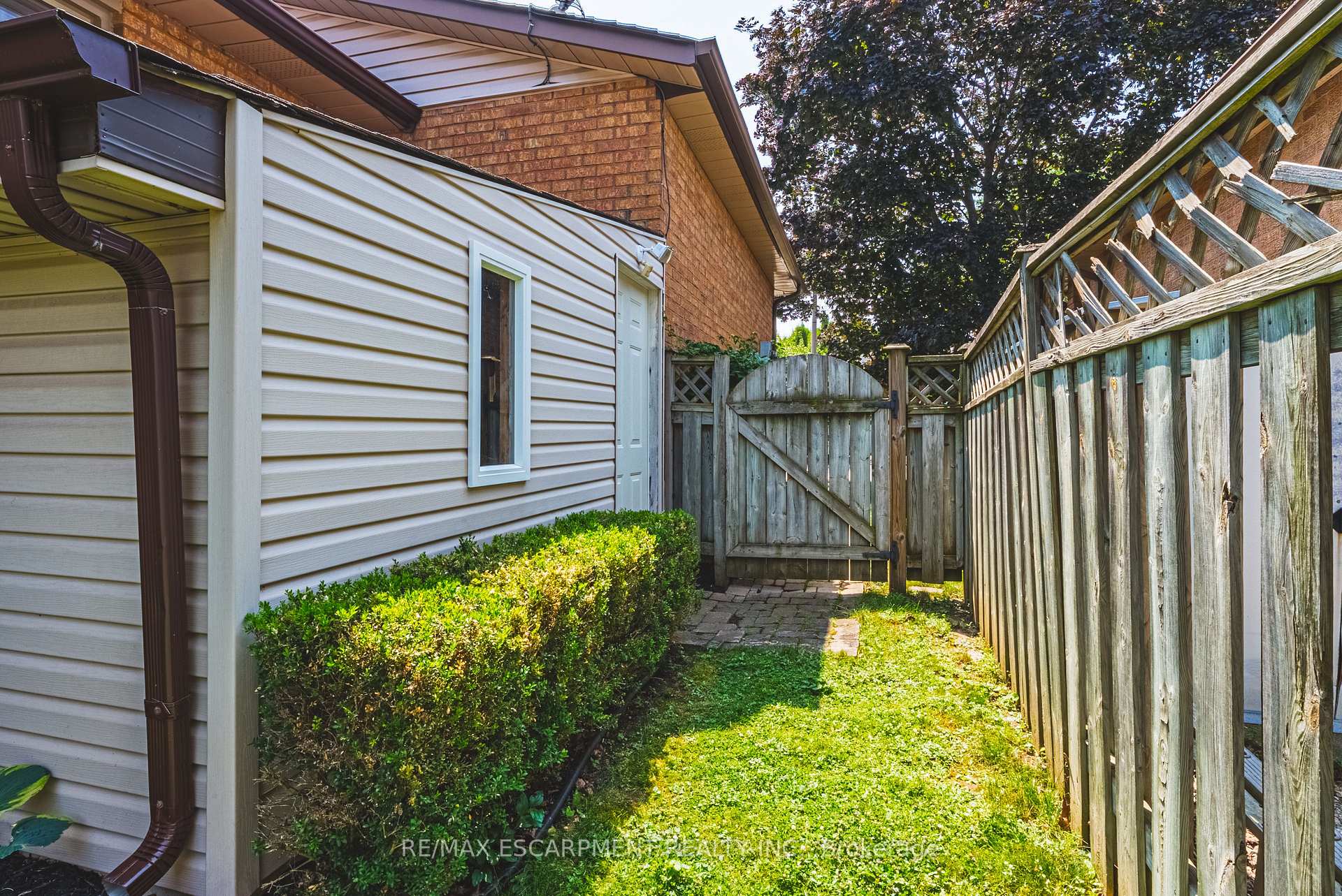 Photo 37 of 2206 Donald Road, Burlington, Headon — HOMEH