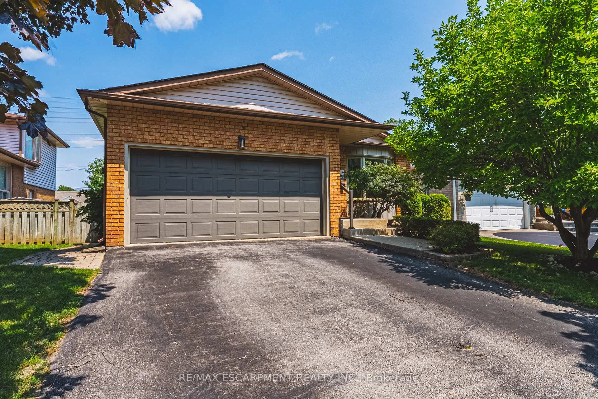 Photo 3 of 2206 Donald Road, Burlington, Headon — HOMEH