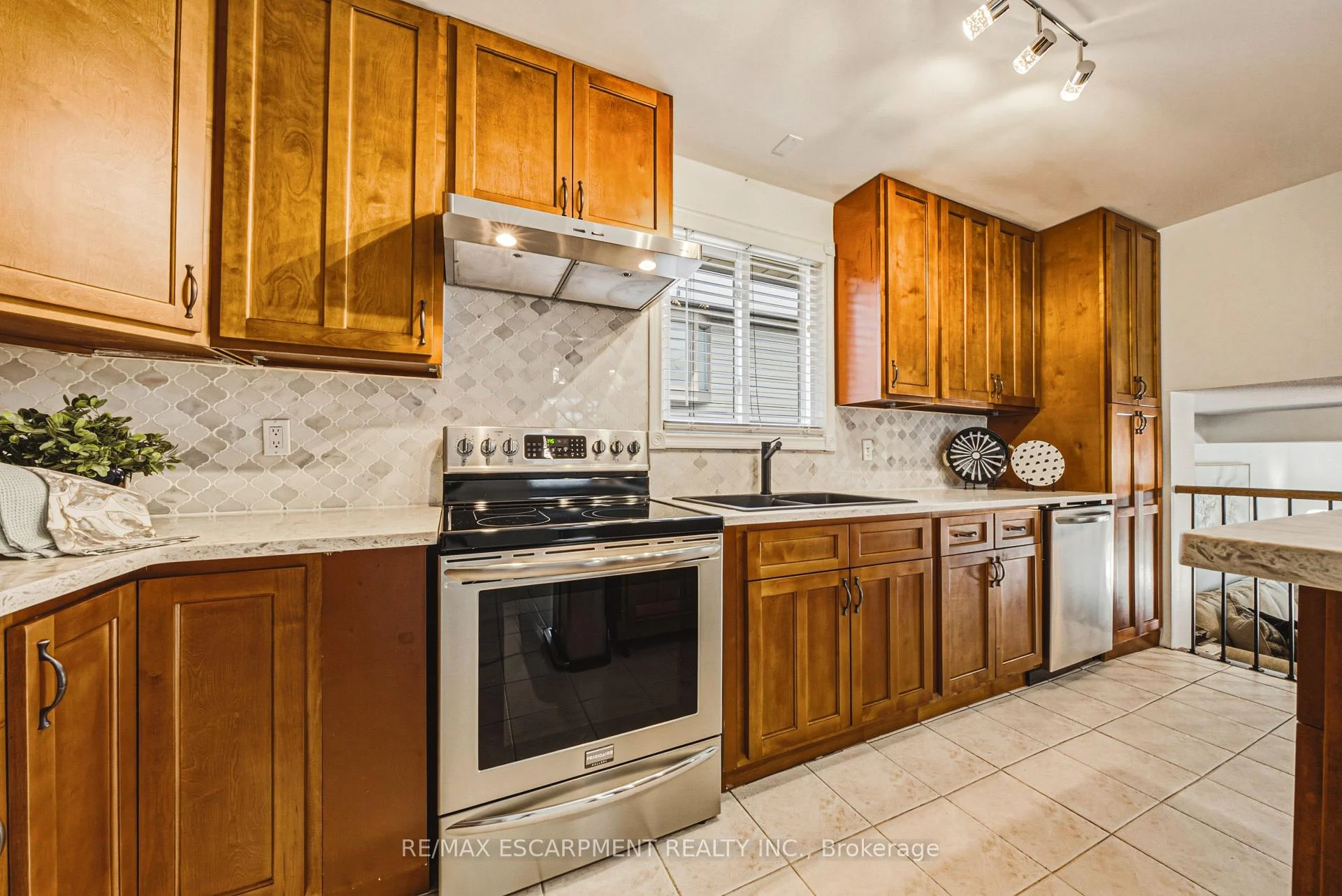 Photo 41 of 2206 Donald Road, Burlington, Headon — HOMEH