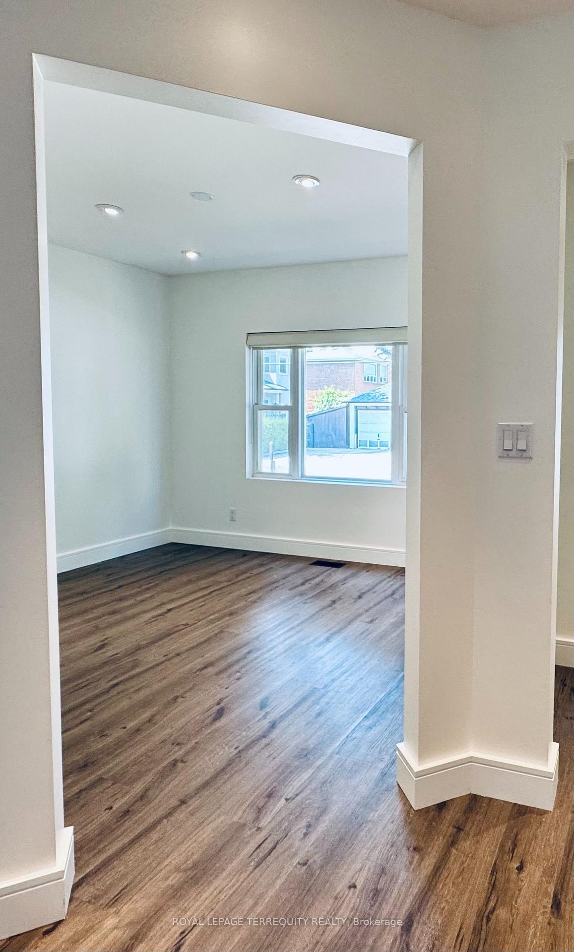 Photo 4 of 37 White Avenue, Toronto, Rockcliffe-Smythe — HOMEH