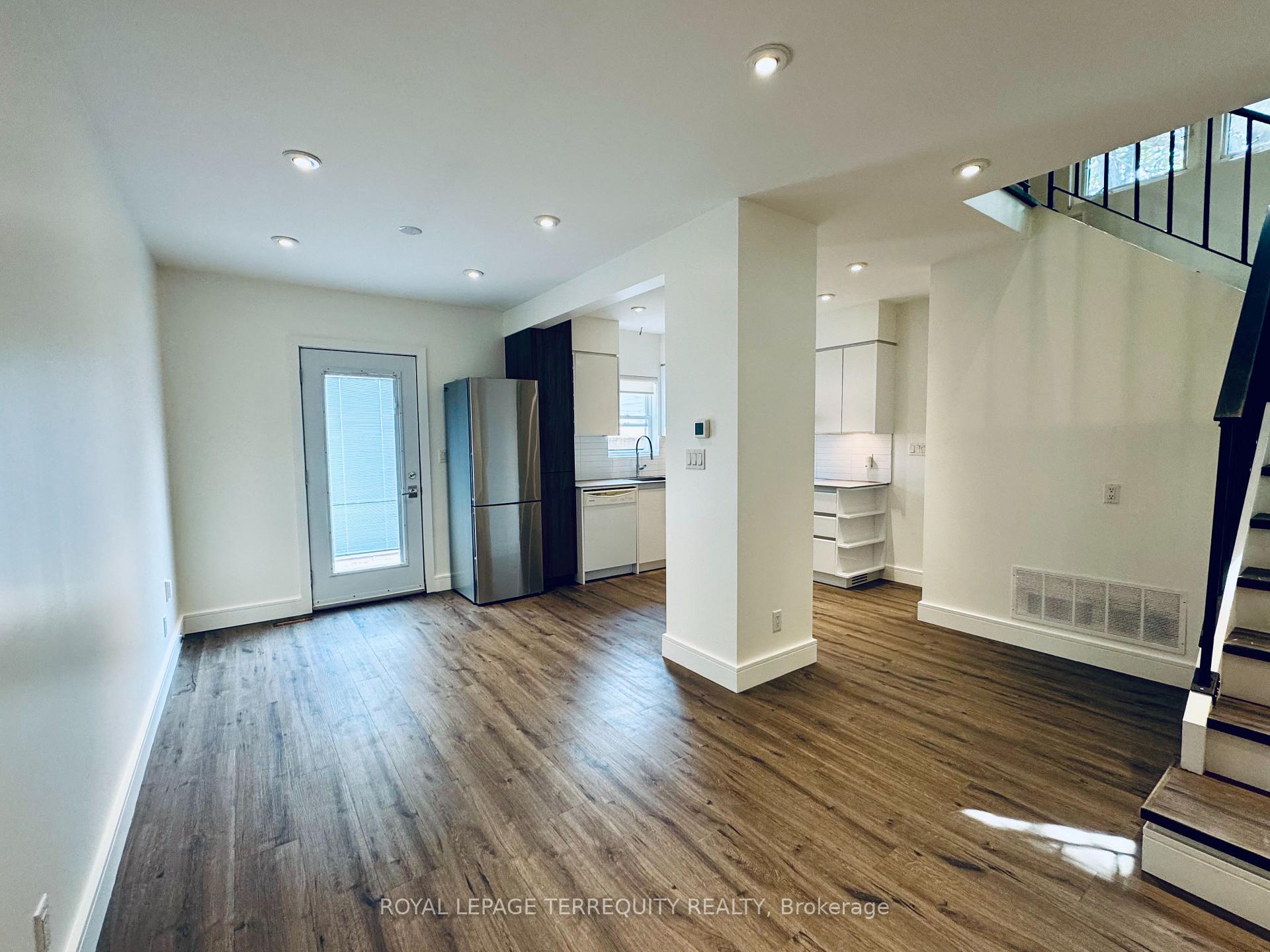 Photo 5 of 37 White Avenue, Toronto, Rockcliffe-Smythe — HOMEH