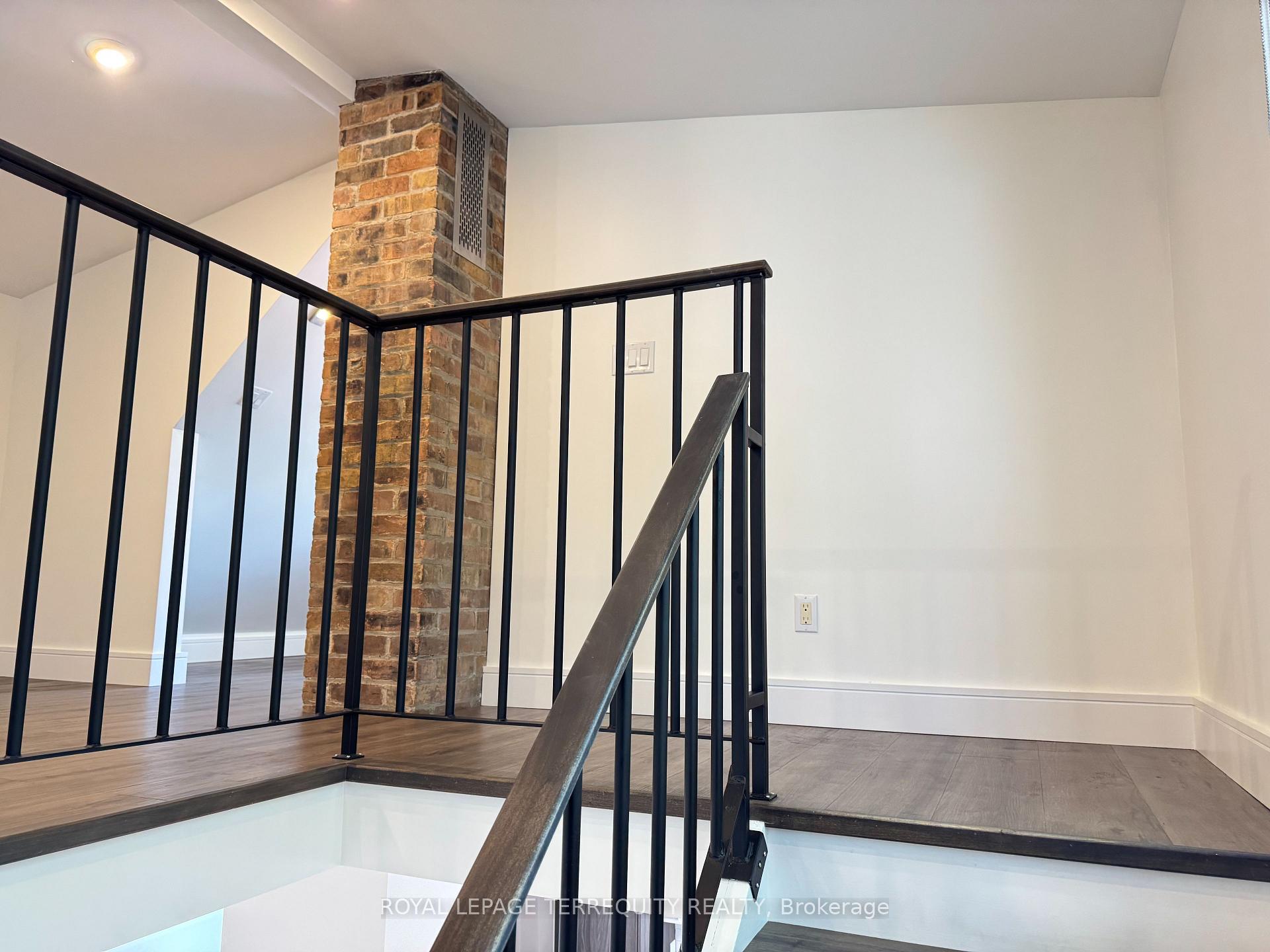 Photo 6 of 37 White Avenue, Toronto, Rockcliffe-Smythe — HOMEH