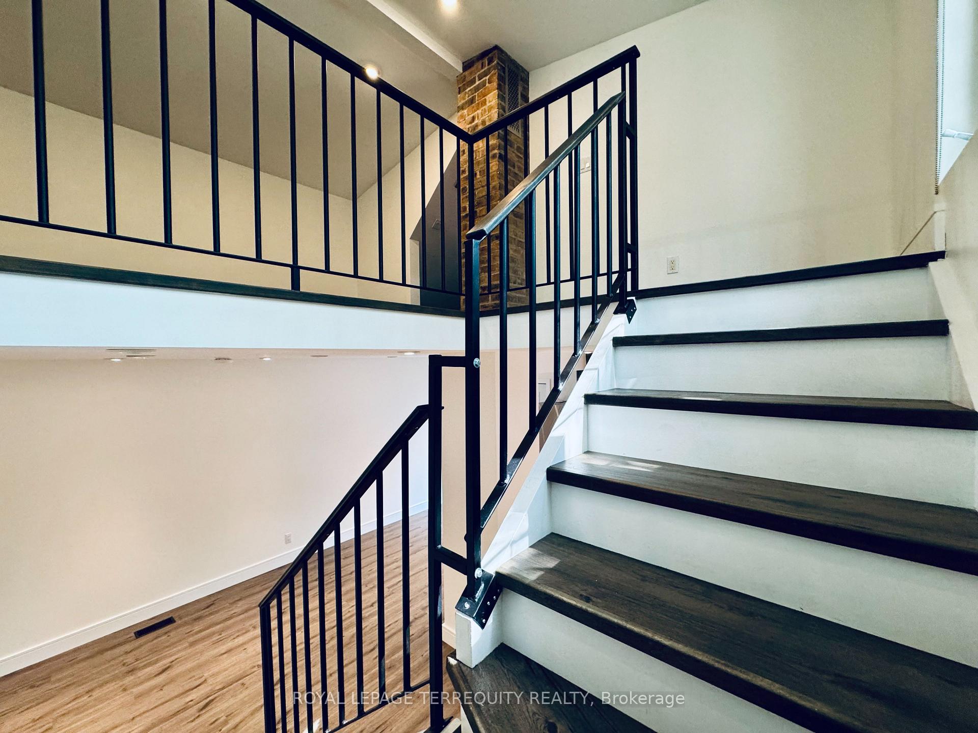 Photo 7 of 37 White Avenue, Toronto, Rockcliffe-Smythe — HOMEH