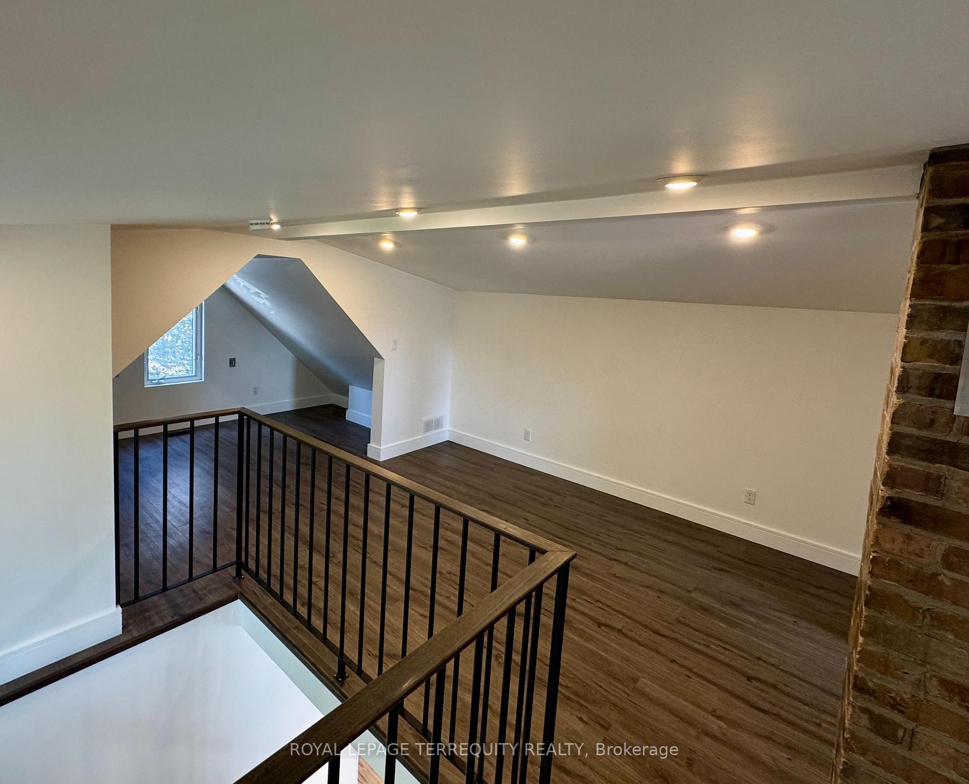 Photo 8 of 37 White Avenue, Toronto, Rockcliffe-Smythe — HOMEH