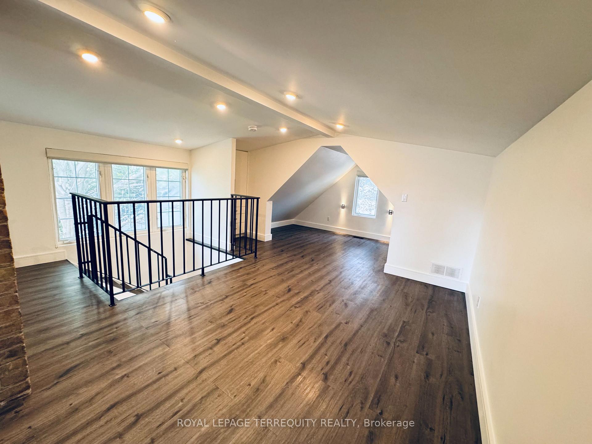 Photo 10 of 37 White Avenue, Toronto, Rockcliffe-Smythe — HOMEH