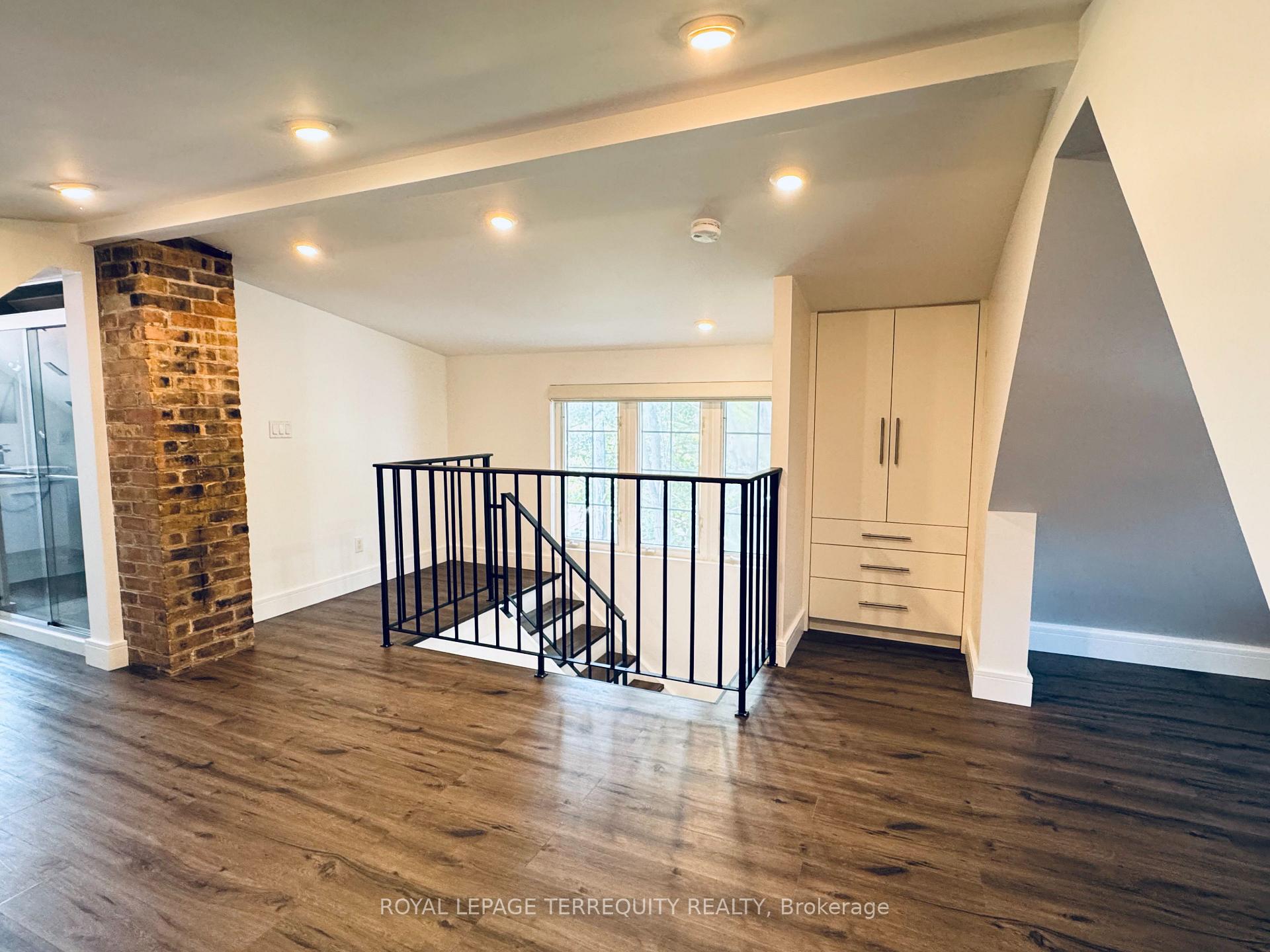 Photo 11 of 37 White Avenue, Toronto, Rockcliffe-Smythe — HOMEH