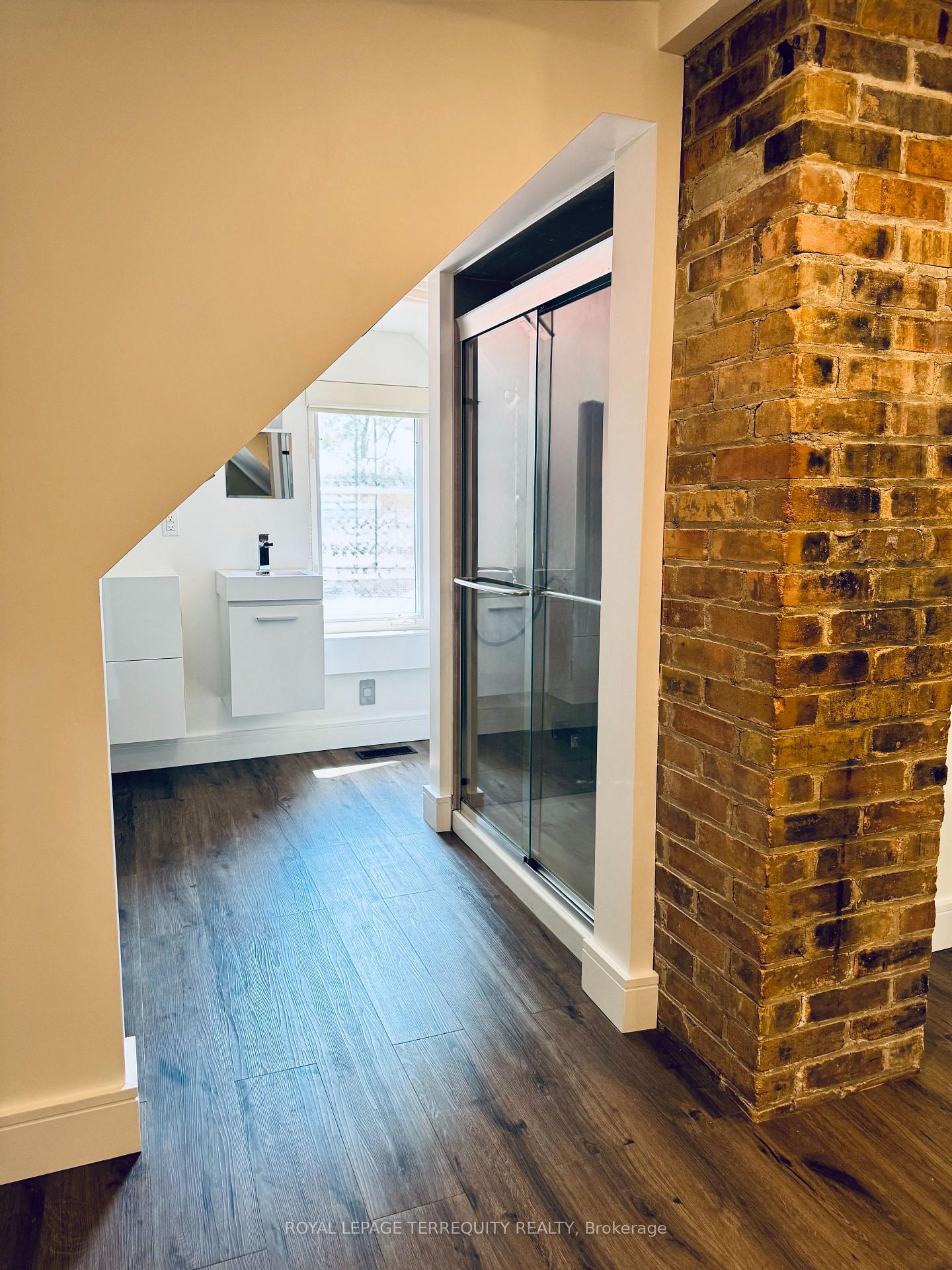 Photo 12 of 37 White Avenue, Toronto, Rockcliffe-Smythe — HOMEH