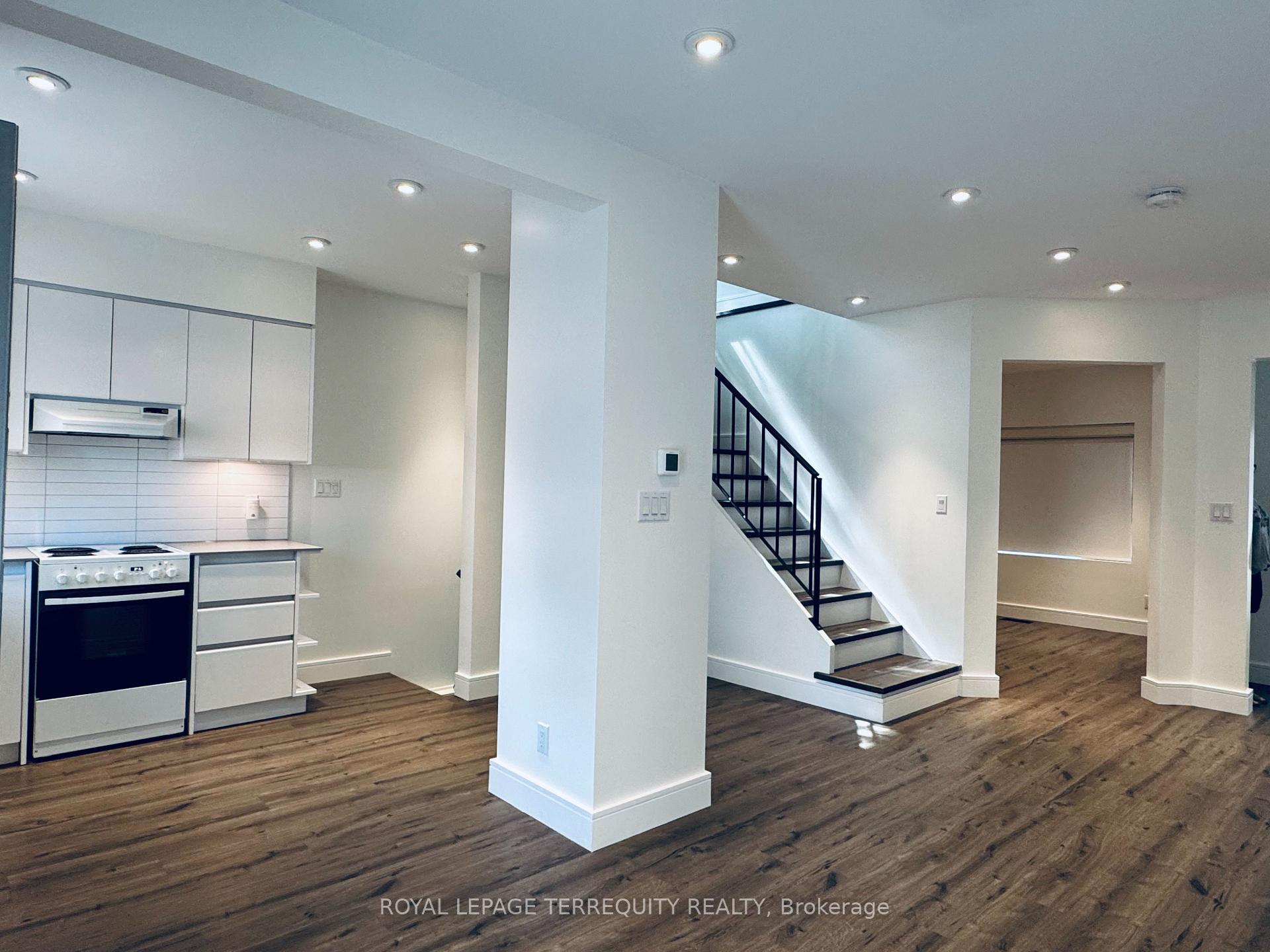 Photo 14 of 37 White Avenue, Toronto, Rockcliffe-Smythe — HOMEH