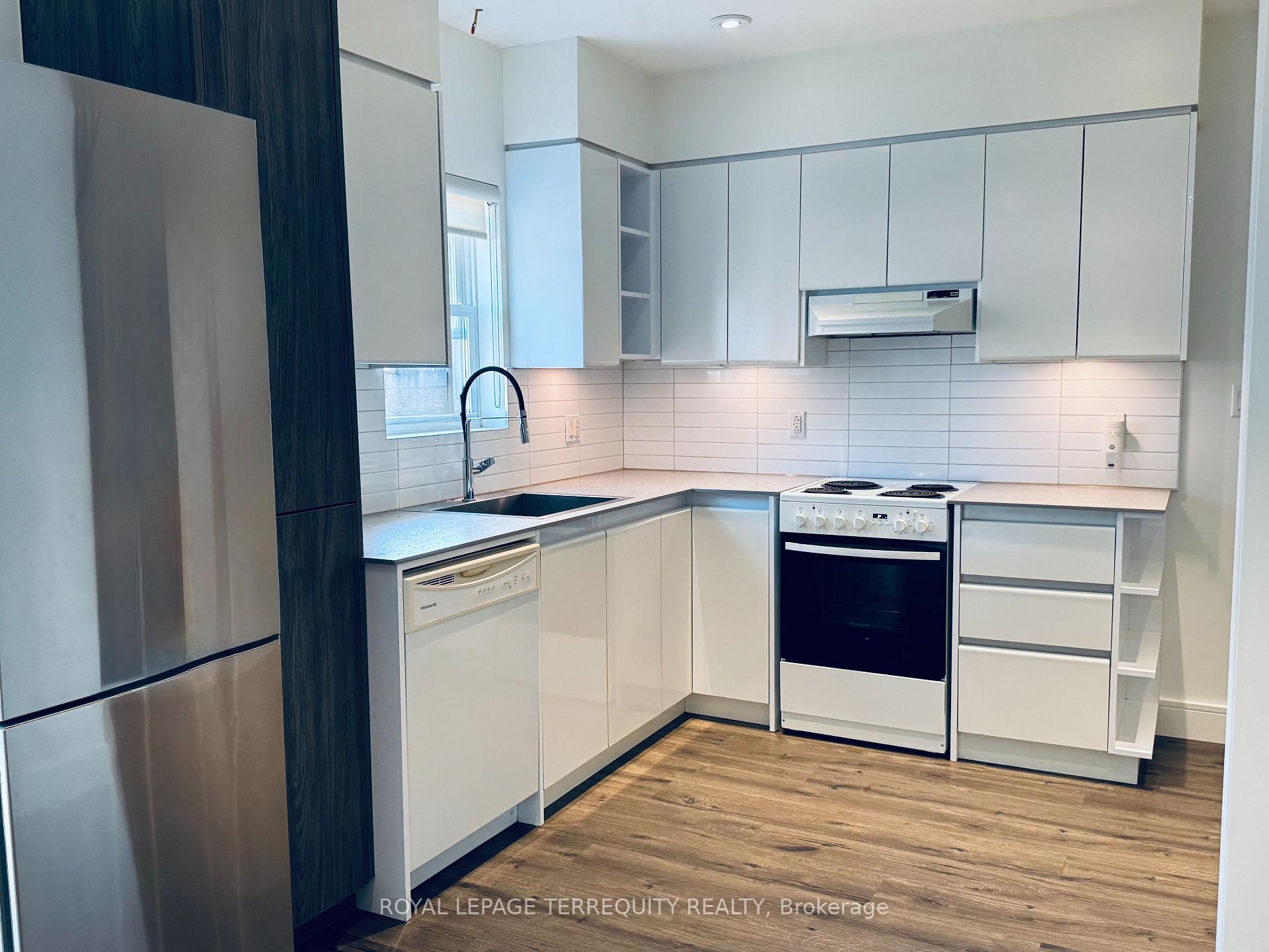 Photo 17 of 37 White Avenue, Toronto, Rockcliffe-Smythe — HOMEH