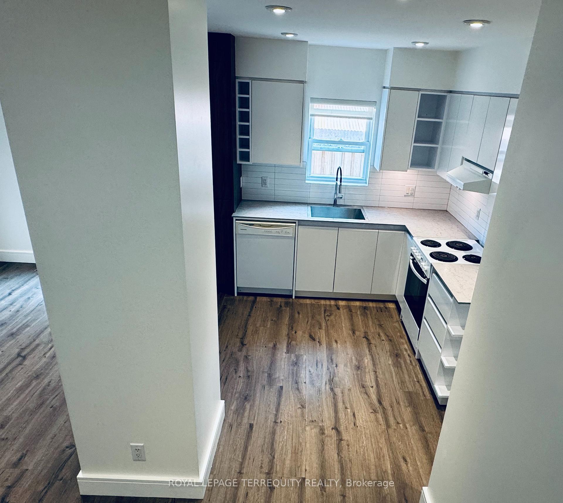 Photo 18 of 37 White Avenue, Toronto, Rockcliffe-Smythe — HOMEH