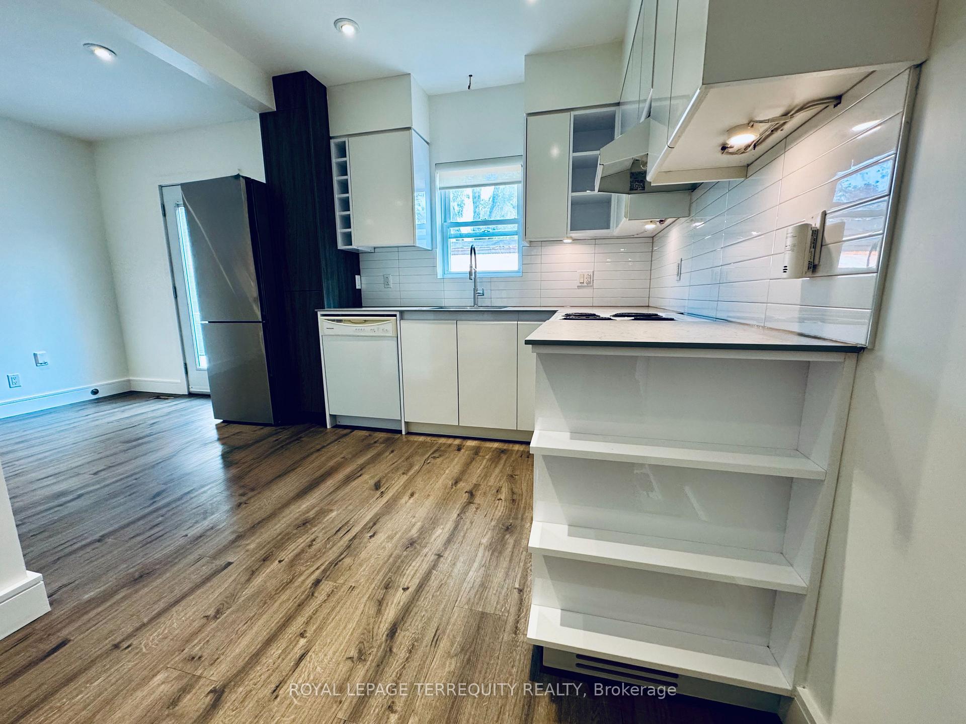 Photo 19 of 37 White Avenue, Toronto, Rockcliffe-Smythe — HOMEH
