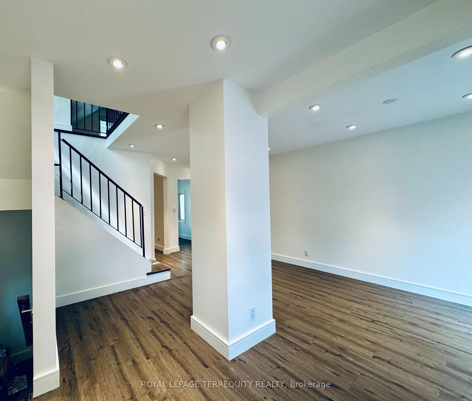 Photo 21 of 37 White Avenue, Toronto, Rockcliffe-Smythe — HOMEH