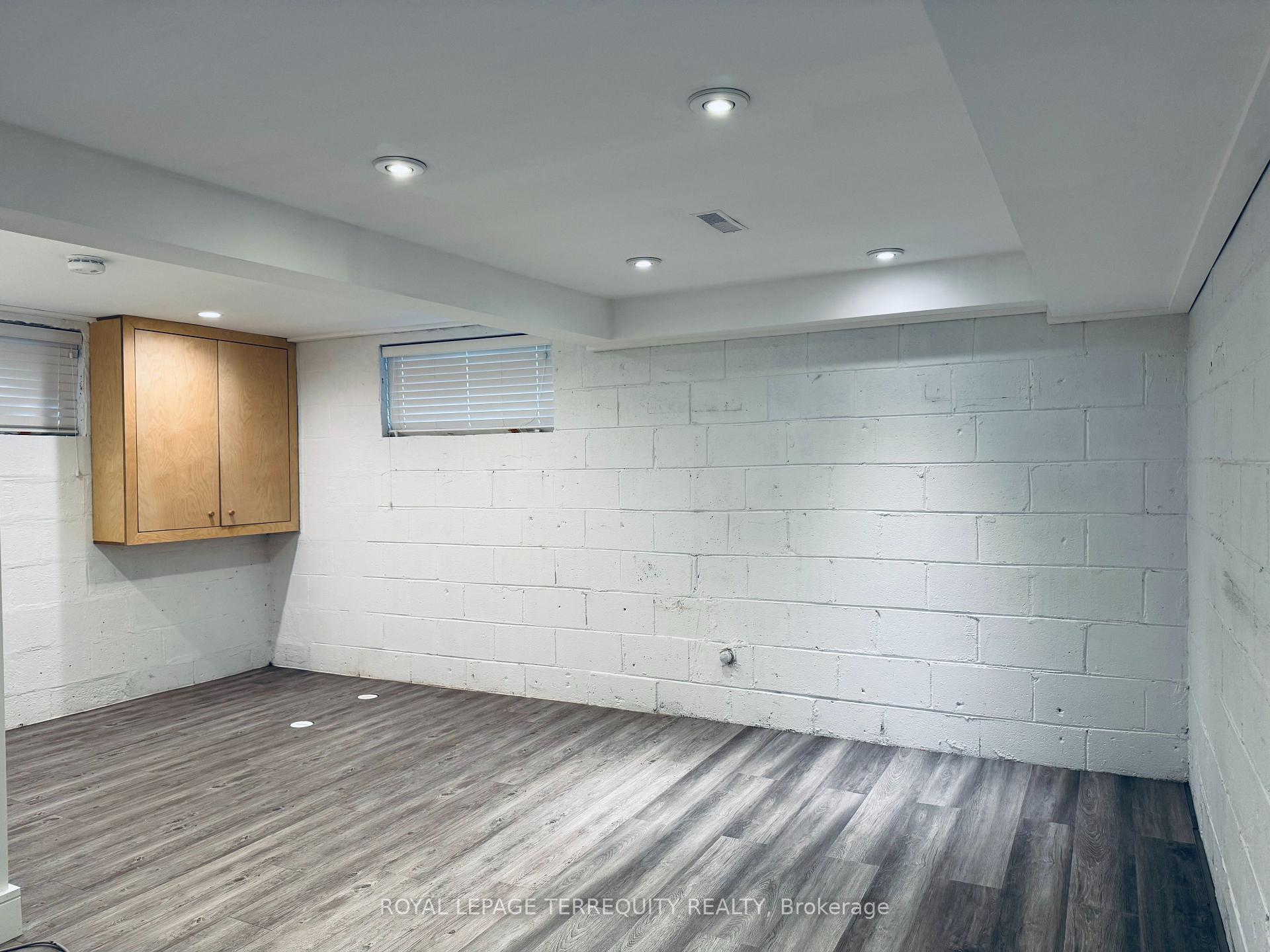 Photo 22 of 37 White Avenue, Toronto, Rockcliffe-Smythe — HOMEH