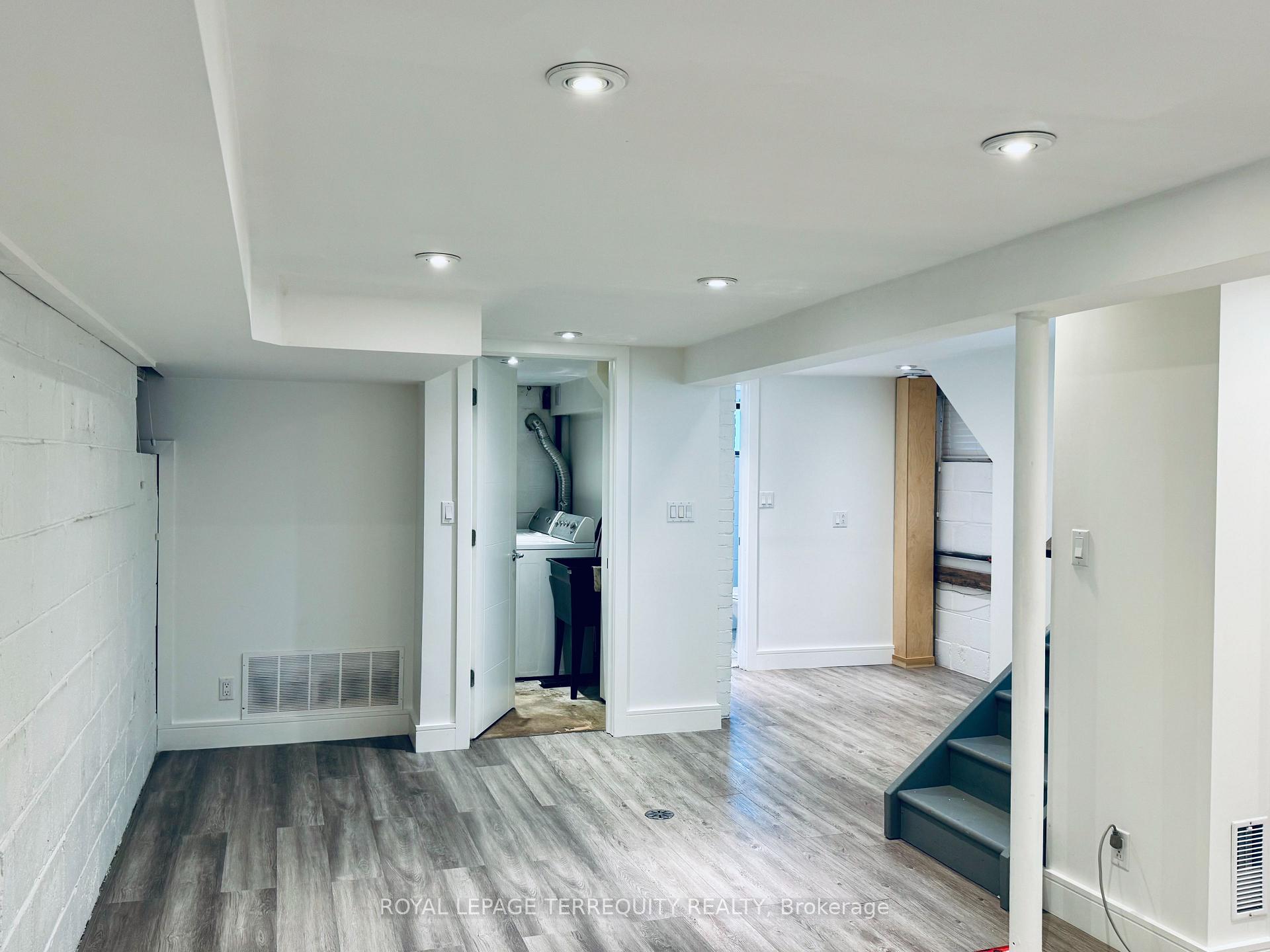 Photo 24 of 37 White Avenue, Toronto, Rockcliffe-Smythe — HOMEH