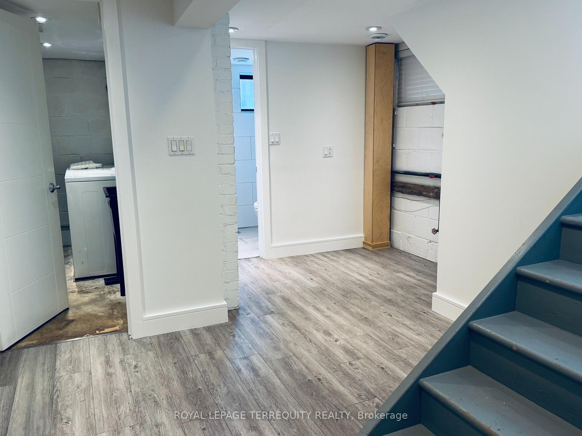 Photo 25 of 37 White Avenue, Toronto, Rockcliffe-Smythe — HOMEH