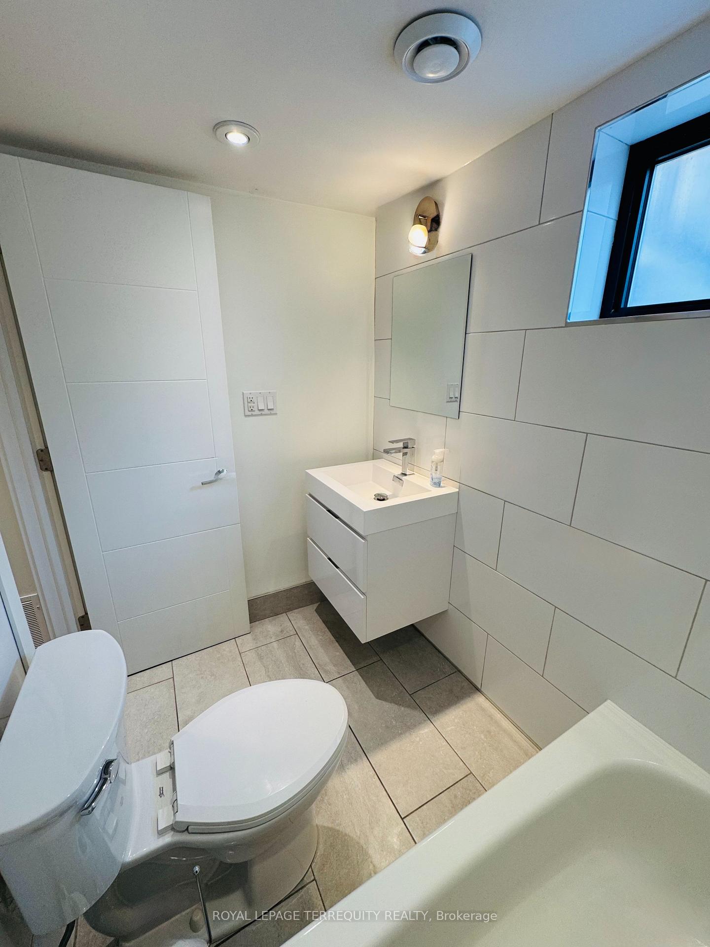 Photo 26 of 37 White Avenue, Toronto, Rockcliffe-Smythe — HOMEH
