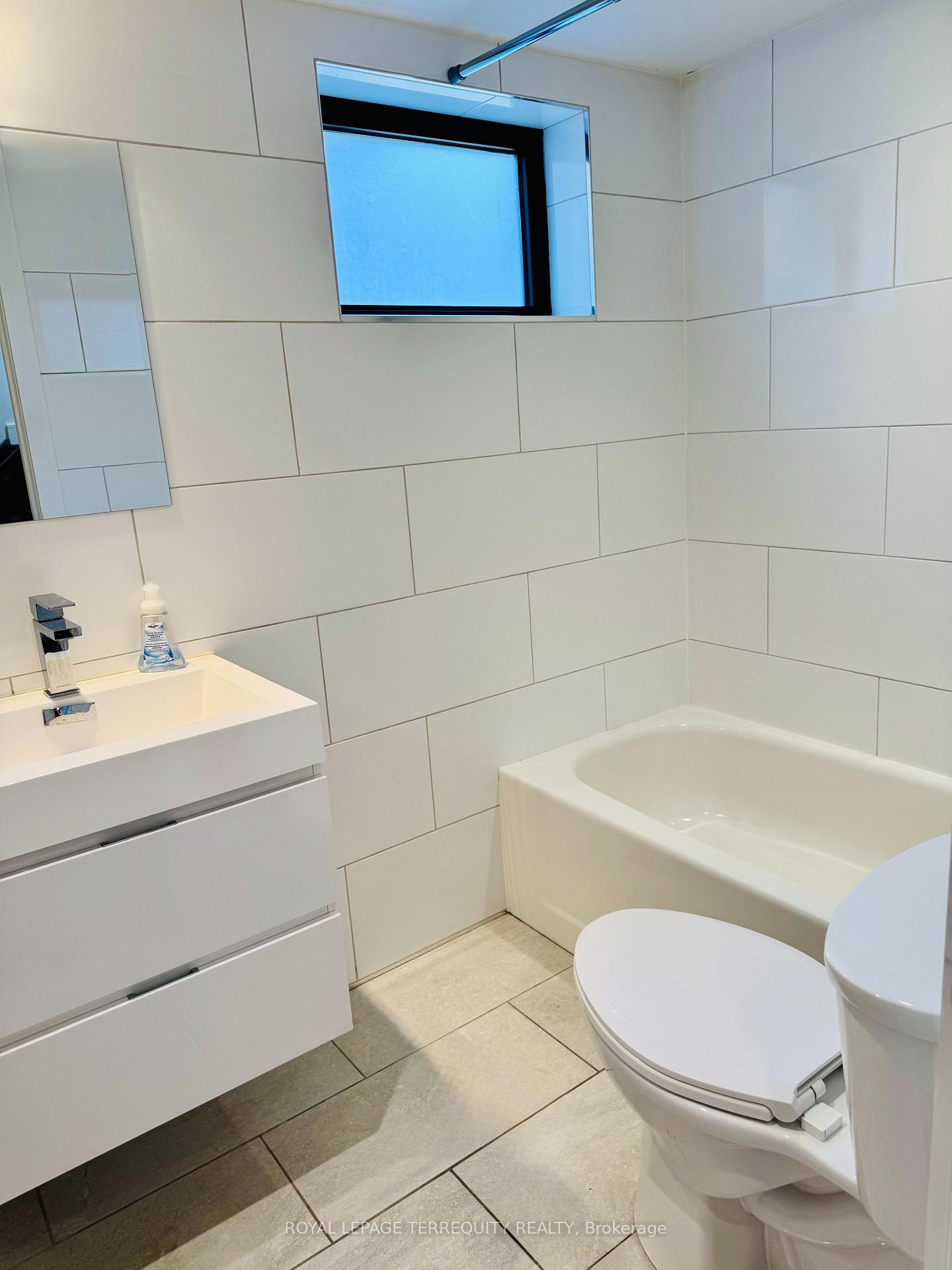 Photo 27 of 37 White Avenue, Toronto, Rockcliffe-Smythe — HOMEH