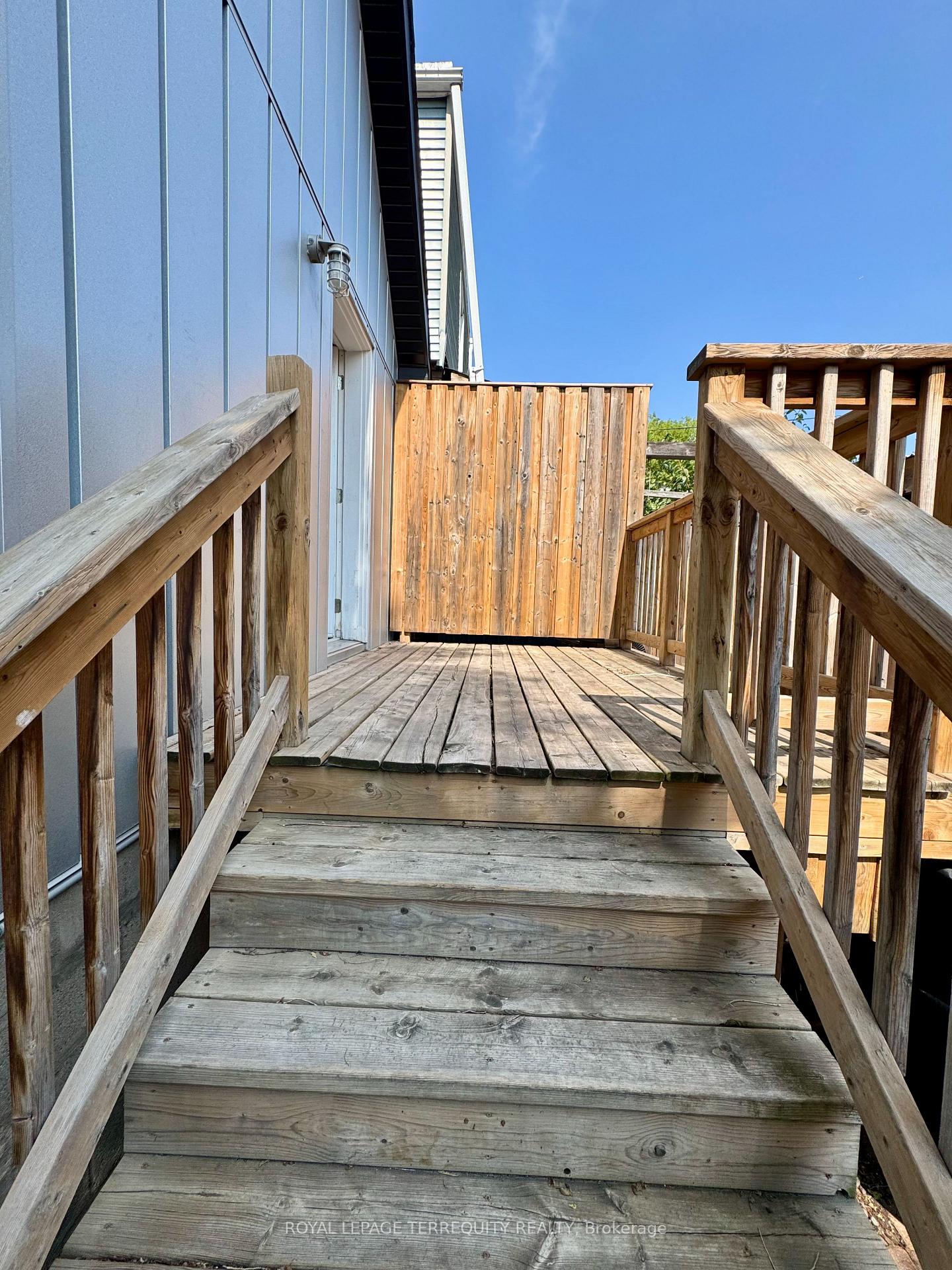 Photo 28 of 37 White Avenue, Toronto, Rockcliffe-Smythe — HOMEH