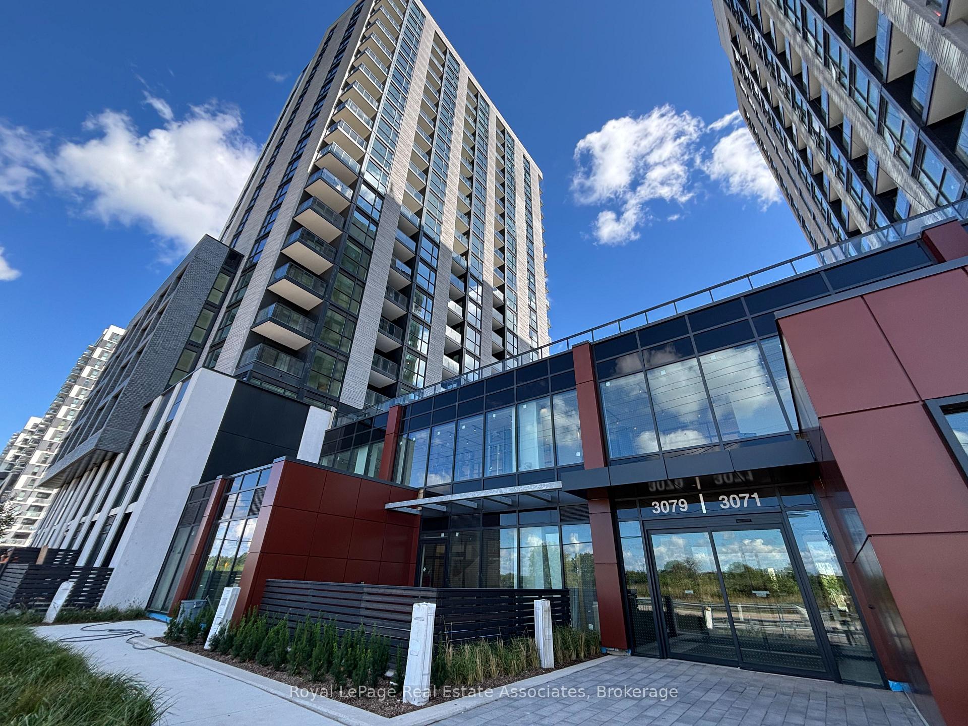 Front of Unit 903, 3079 Trafalgar Road