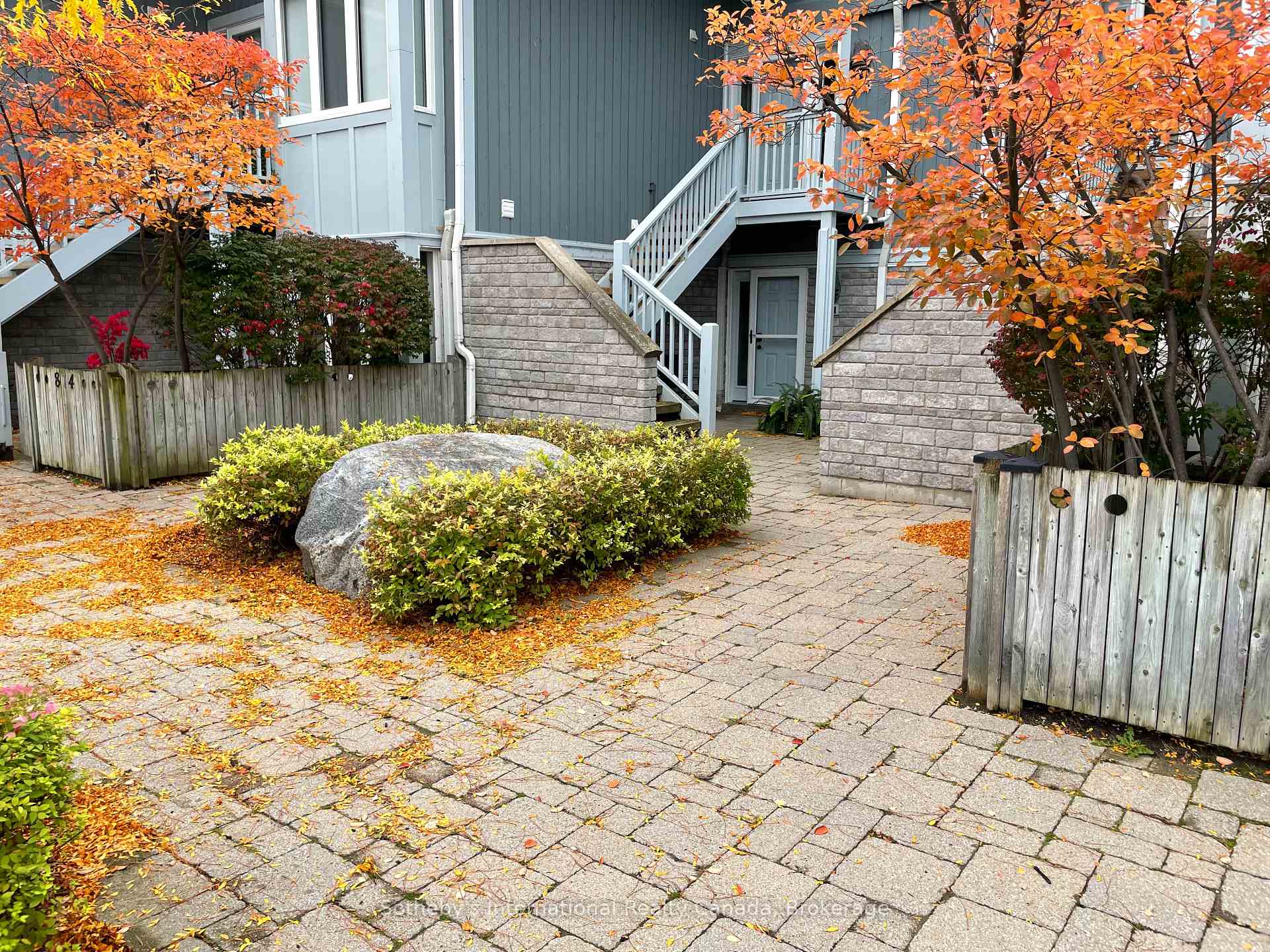 Photo 3 of 871 Suncrest Circle, Collingwood — HOMEH
