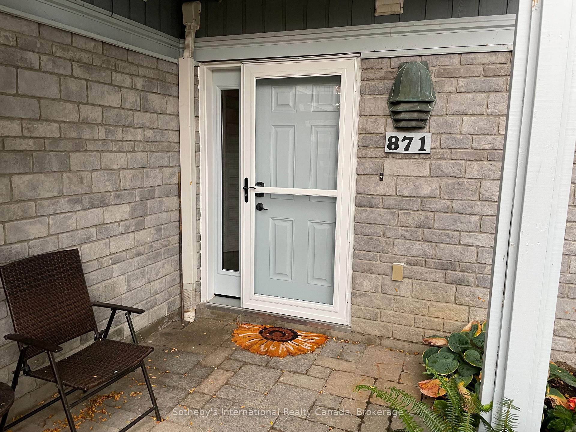 Photo 4 of 871 Suncrest Circle, Collingwood — HOMEH